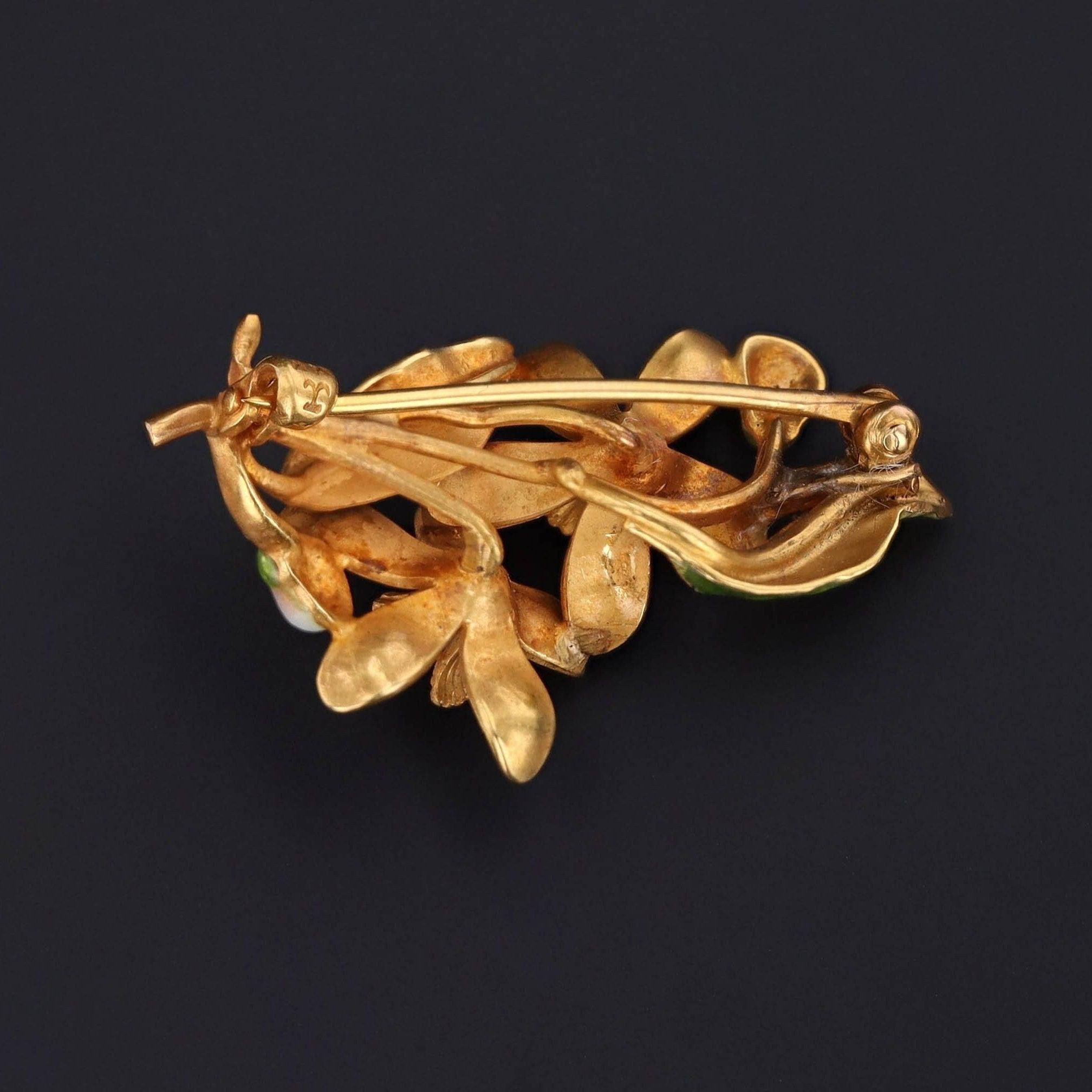 Perle Broche fleur ancienne en or 14 carats et émail en vente