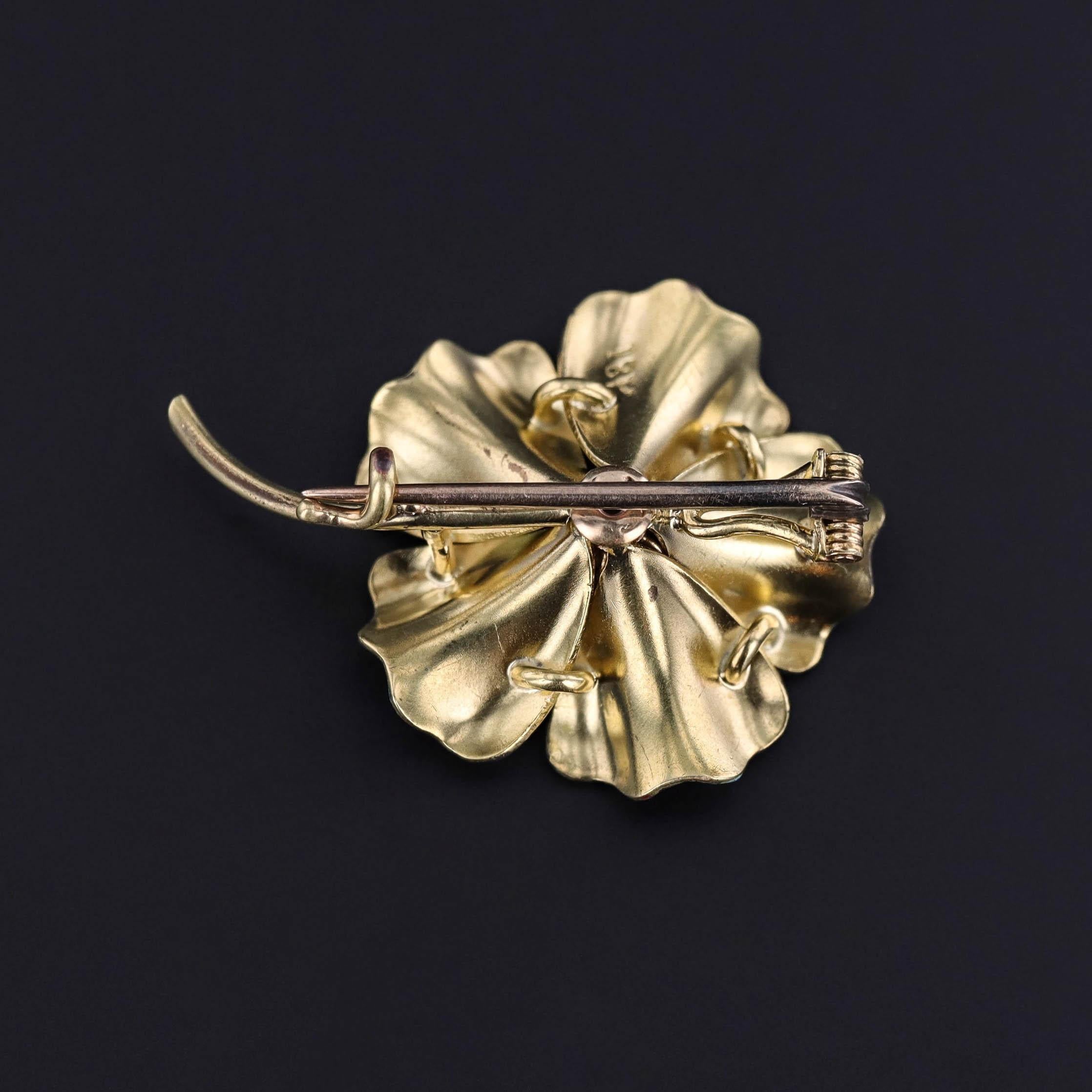 Antike Emaille-Blumenbrosche aus 18k Gold mit Emaille (Art nouveau) im Angebot