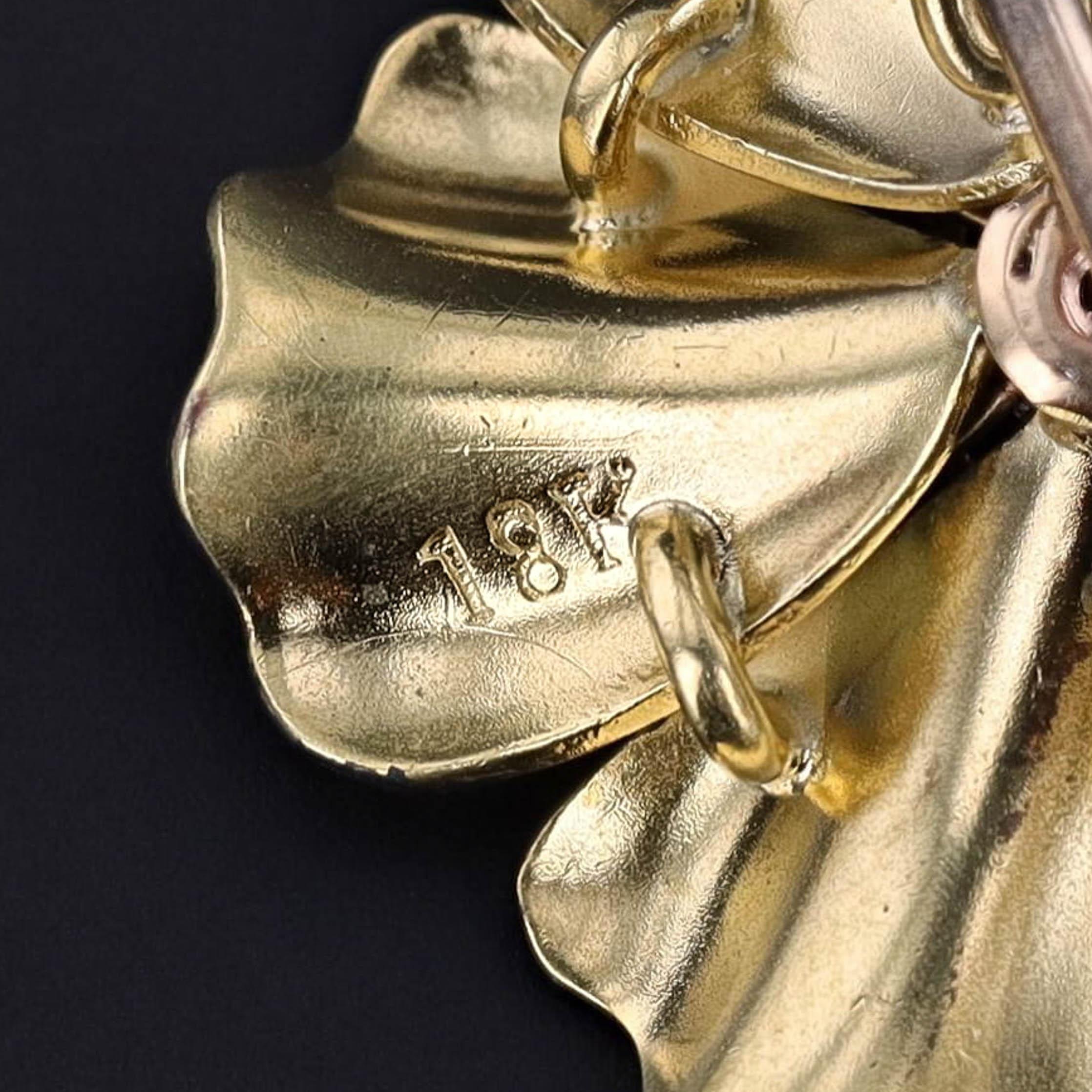 Antike Emaille-Blumenbrosche aus 18k Gold mit Emaille (Alteuropäischer Brillantschliff) im Angebot