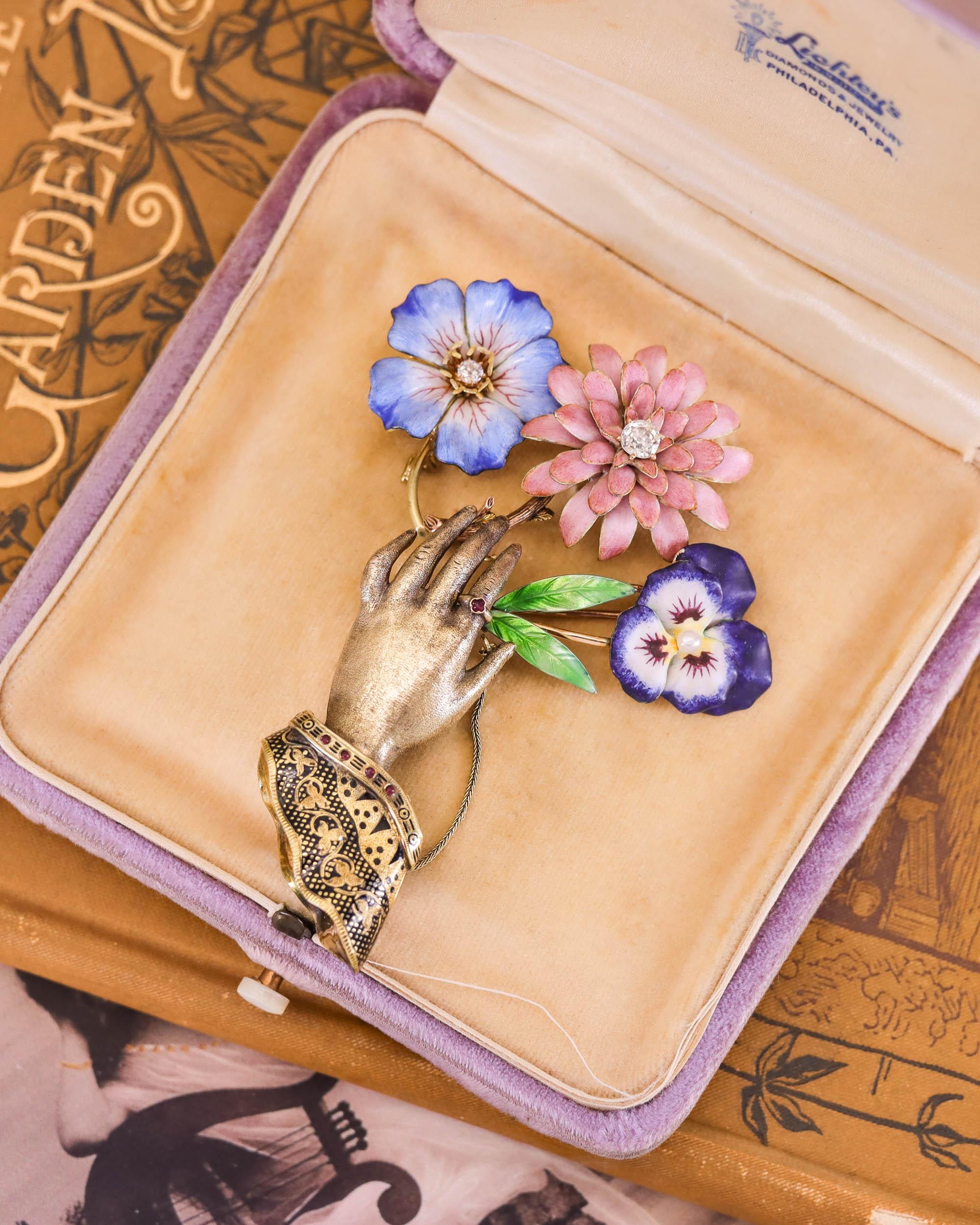 Antike Emaille-Blumenbrosche aus 18k Gold mit Emaille Damen im Angebot
