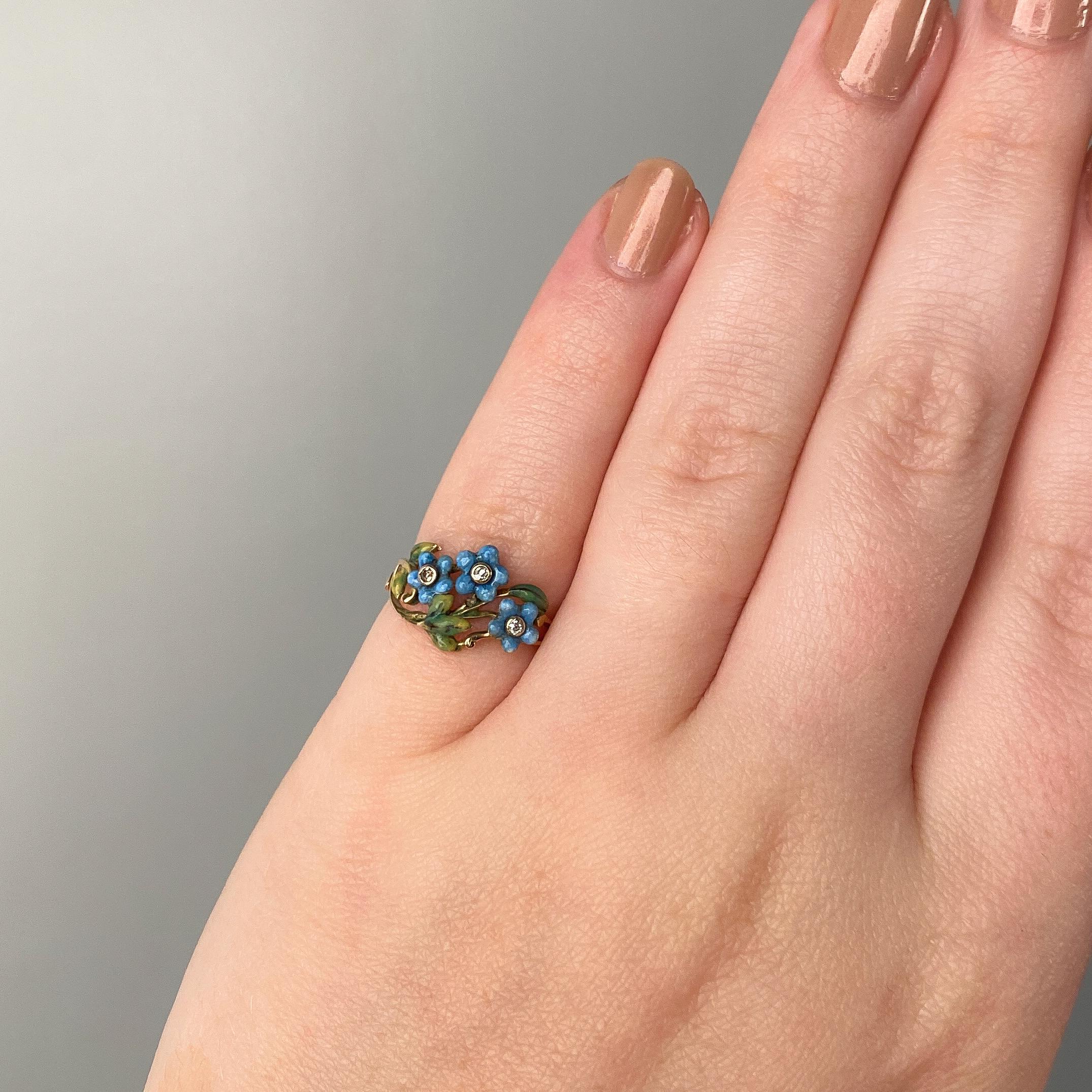 Antique Enamel Forget-Me-Not Ring of 14k Gold In Good Condition For Sale In Lewisburg, PA