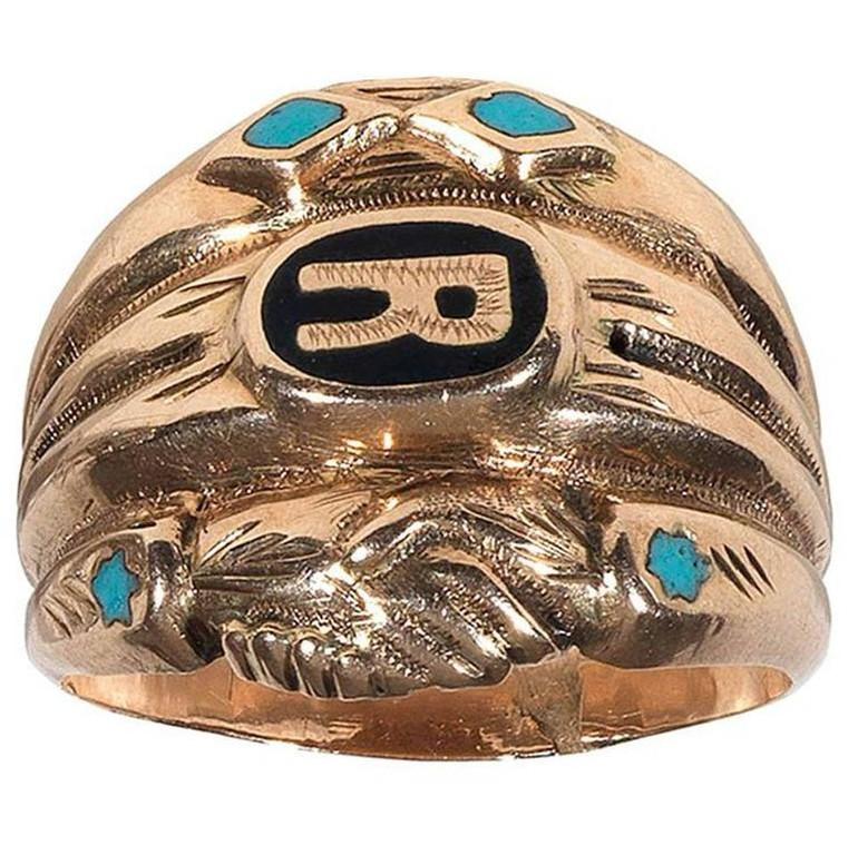 BERNARDO ANTICHITÀ PONTE VECCHIO FLORENCE
Designed as three joined rings, at the centre the letter R enclosed in a black enamel frame, the clasped hands and the other side with turquoise enamel accents.

Weight: 2.5 gr

Size: 8

Also called 