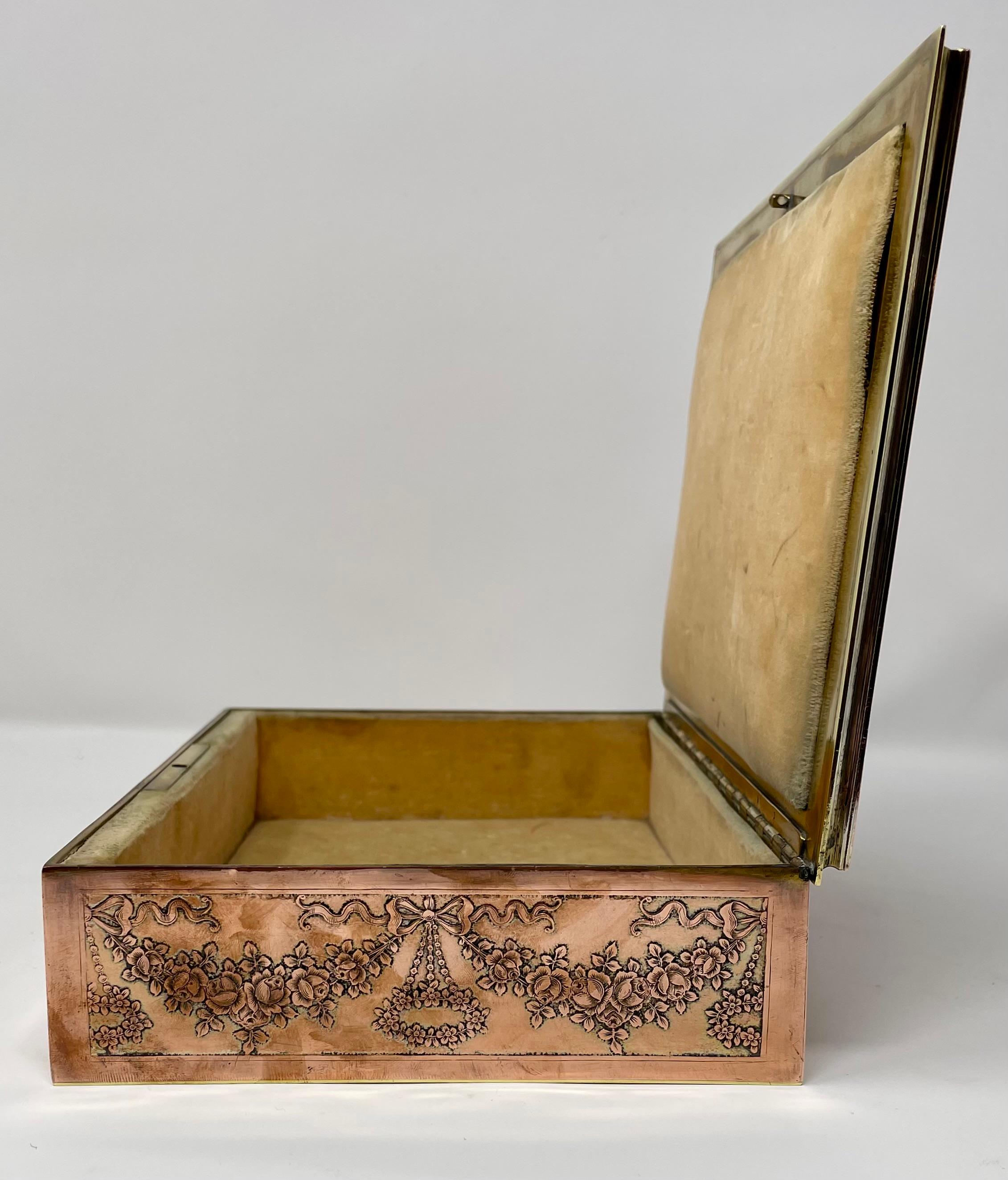 XIXe siècle Boîte à bijoux ancienne en émail  vers 1890-1900 en vente