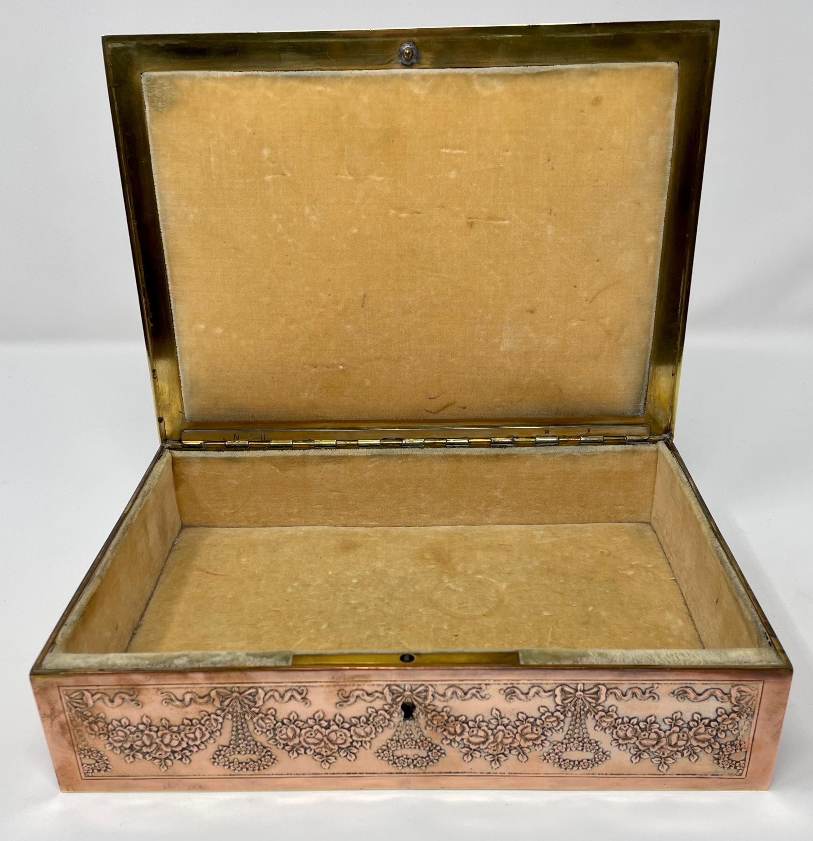 Émail Boîte à bijoux ancienne en émail  vers 1890-1900 en vente