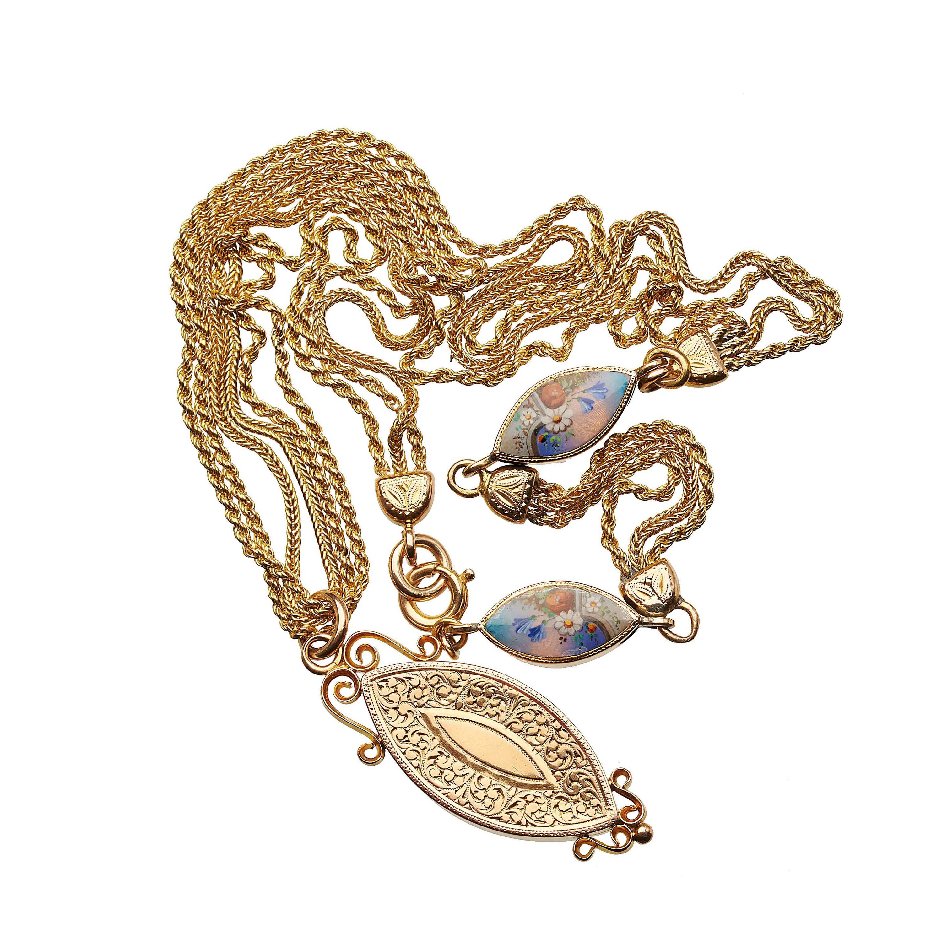 Collier station ancien en navette et chaîne en or et émail, circa 1900 en vente 1