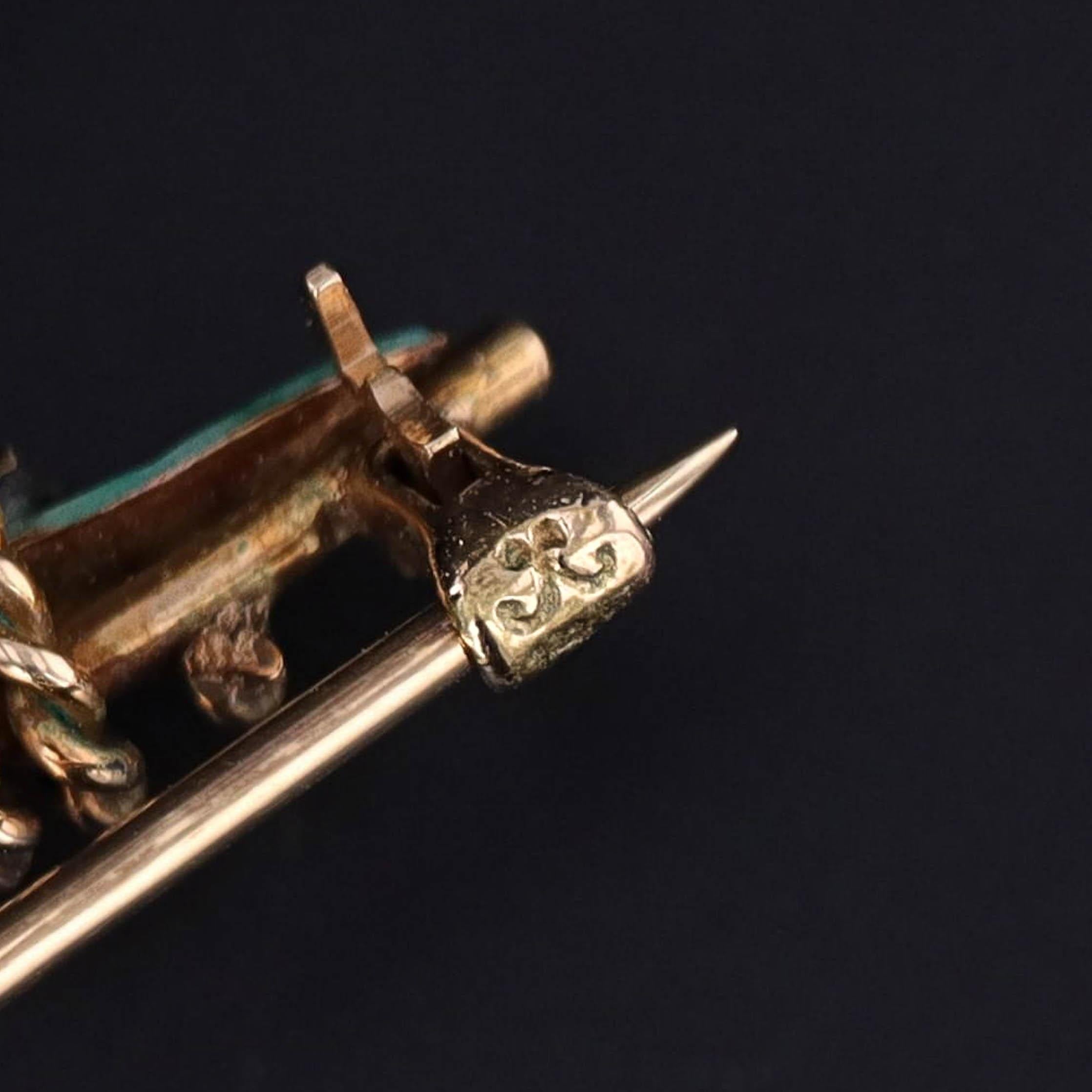 Antiguo broche de pensamiento esmaltado de oro de 14 quilates de Krementz & Co. Corte de bola en venta