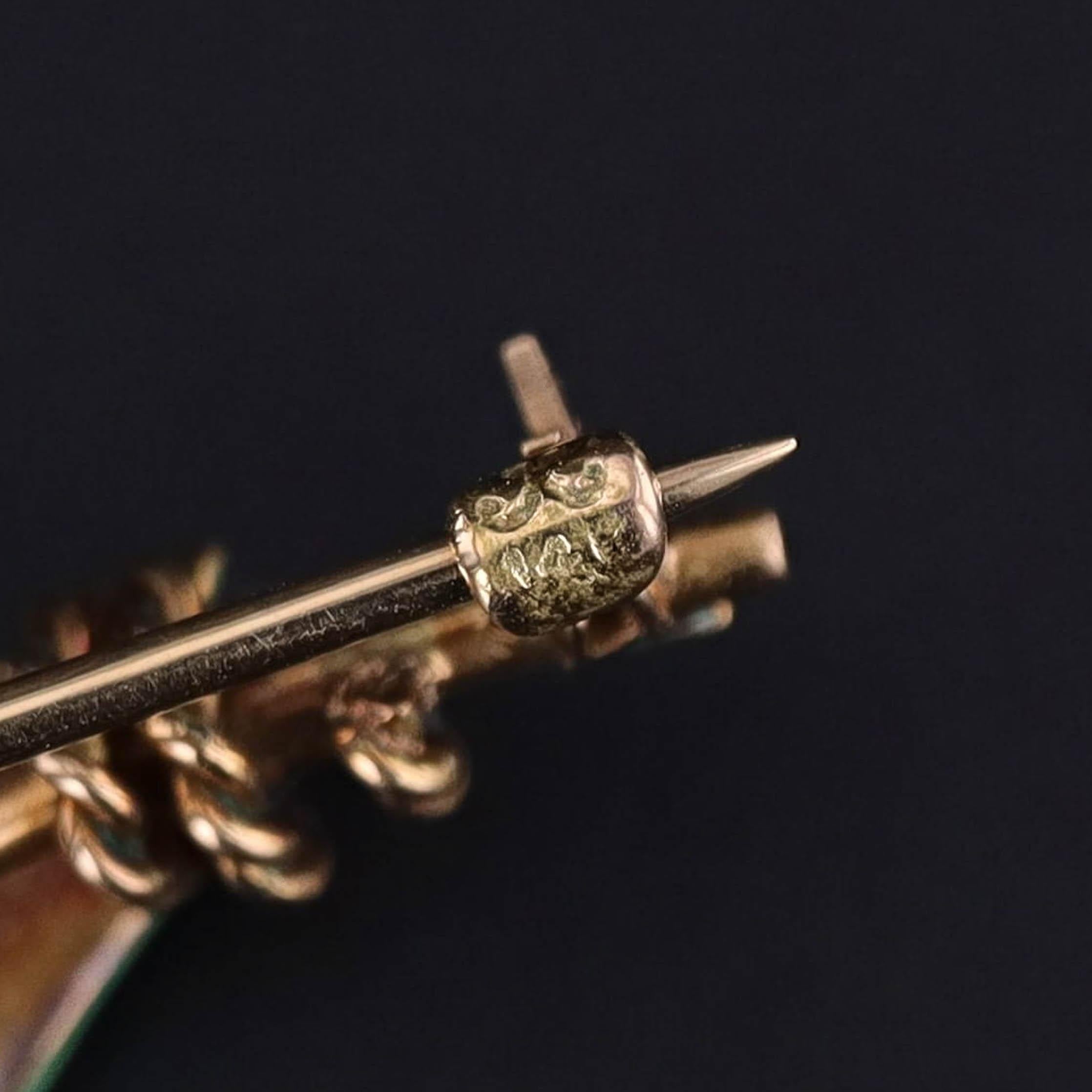 Antiguo broche de pensamiento esmaltado de oro de 14 quilates de Krementz & Co. en Bueno estado para la venta en Lewisburg, PA