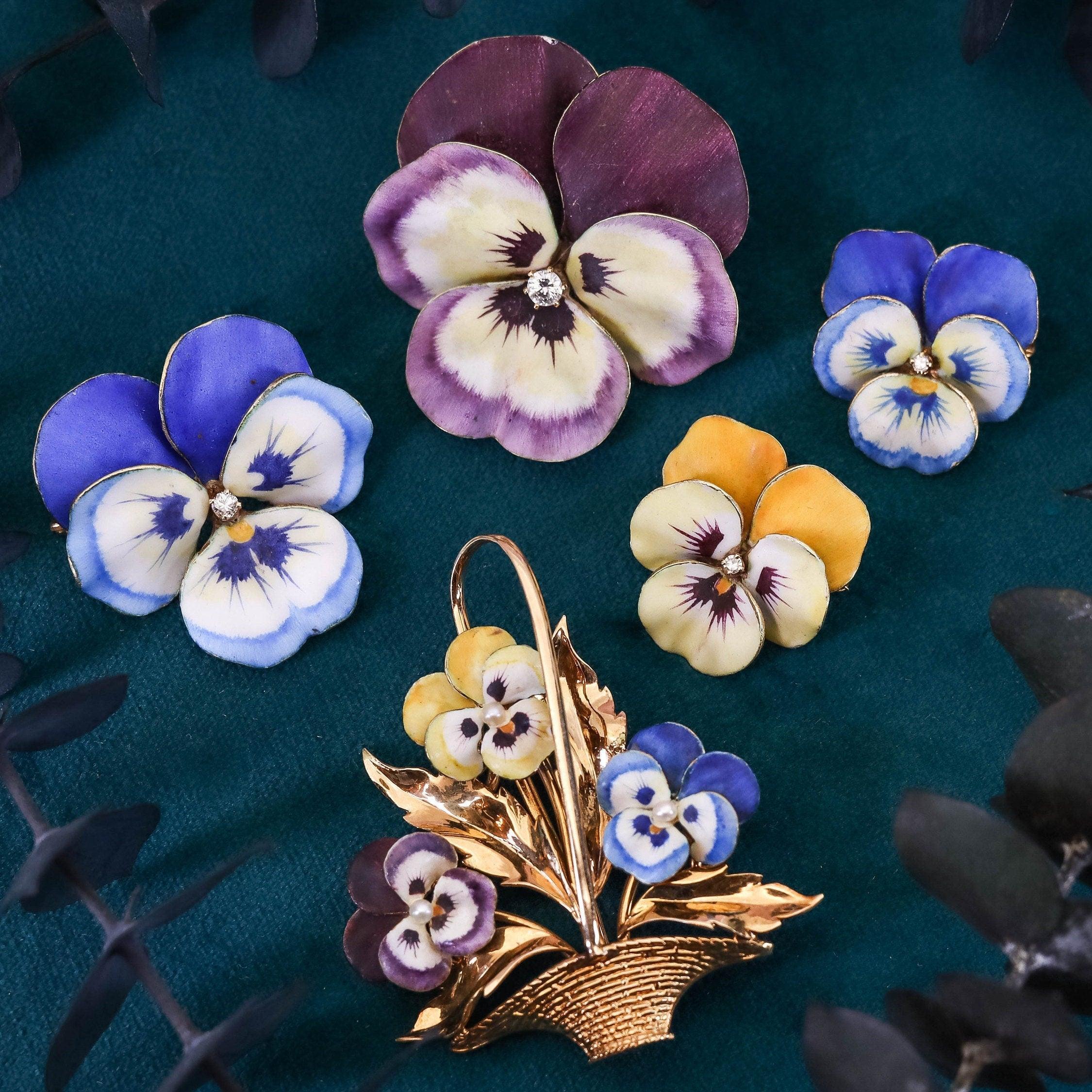 Antique Enamel Pansy Brooch of 14k Gold For Sale 1