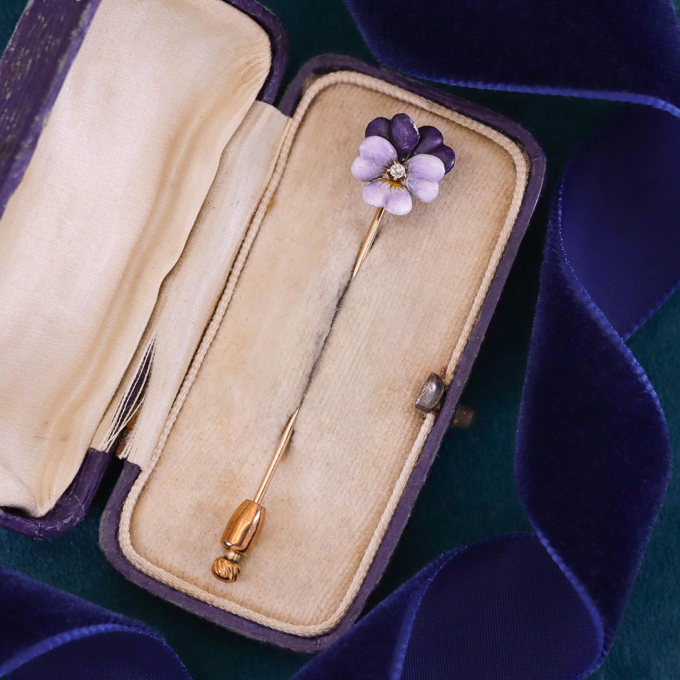 Antique Enamel Pansy Stickpin of 14k Gold In Good Condition For Sale In Lewisburg, PA