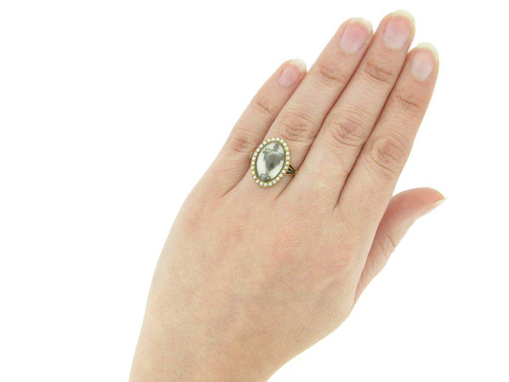Antiker Emaille-Perlen-Diamant-Gold-Gedenkring im Angebot 1