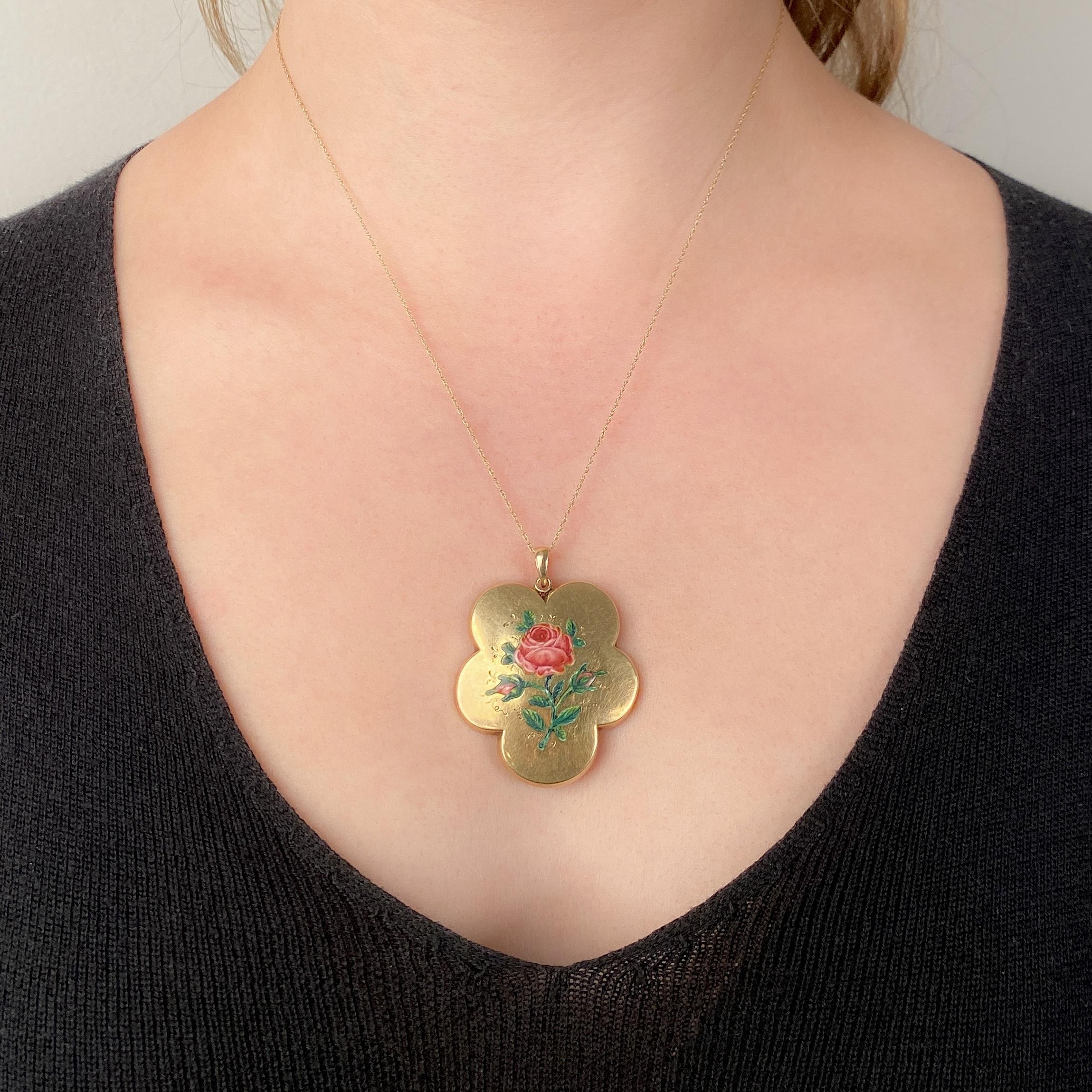 Antiker Emaille-Rosen-Anhänger aus 14k Gold im Zustand „Relativ gut“ im Angebot in Lewisburg, PA