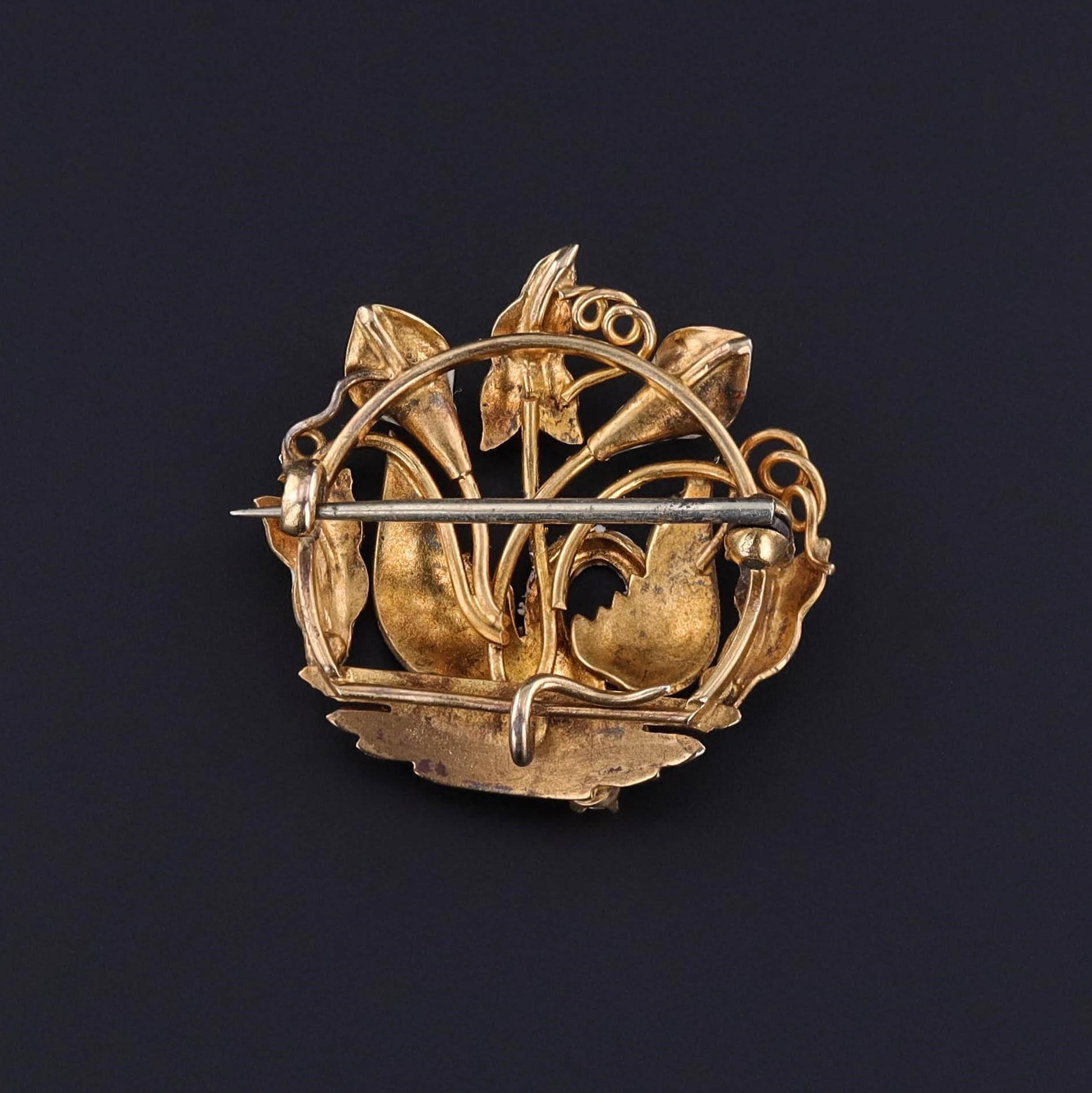 Round Cut Antique Enamel Swan Brooch of 14k Gold For Sale