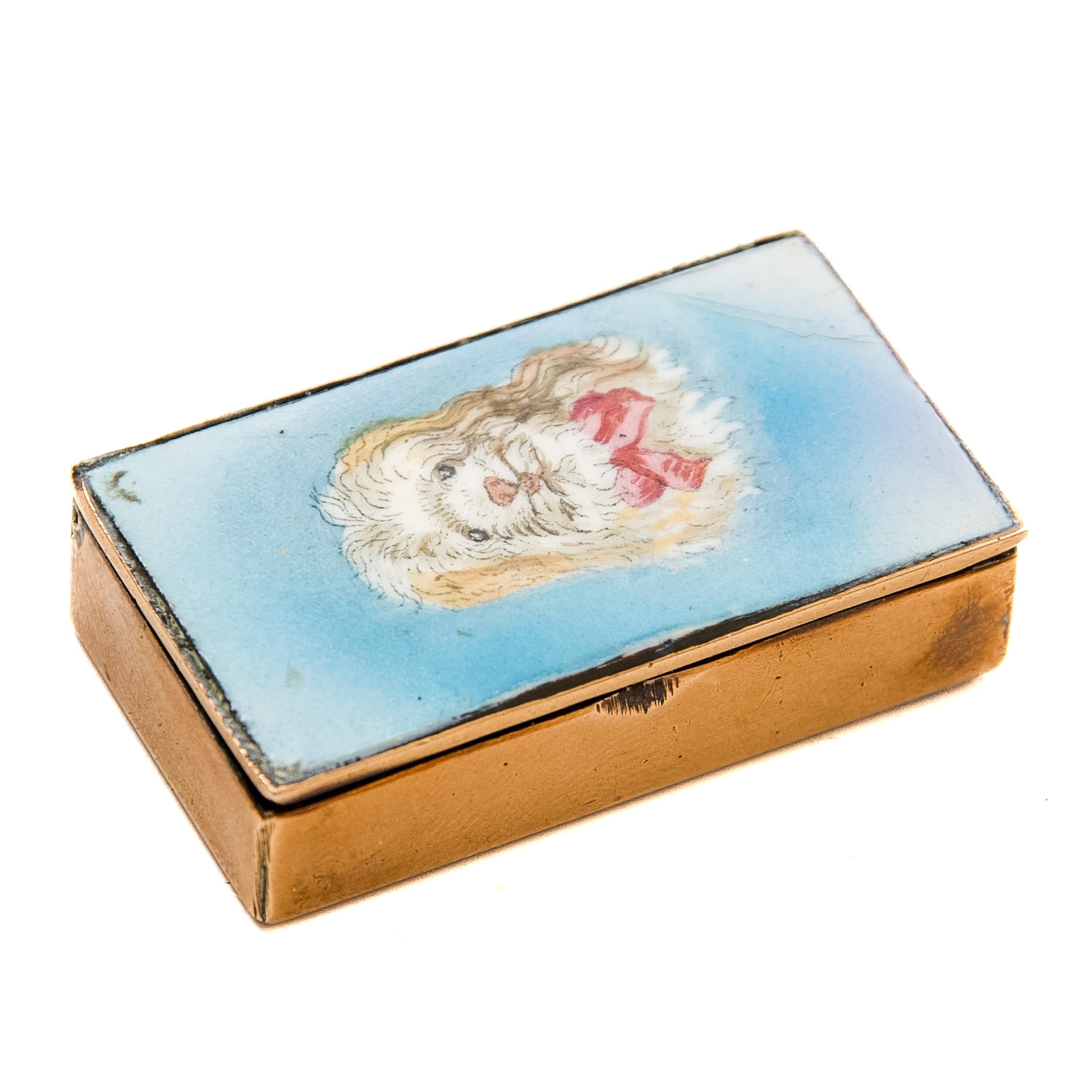 Antikes Emaille-Vesta-Gehäuse, das einen Hund mit roter Schleife darstellt, um 1900 für Damen oder Herren im Angebot