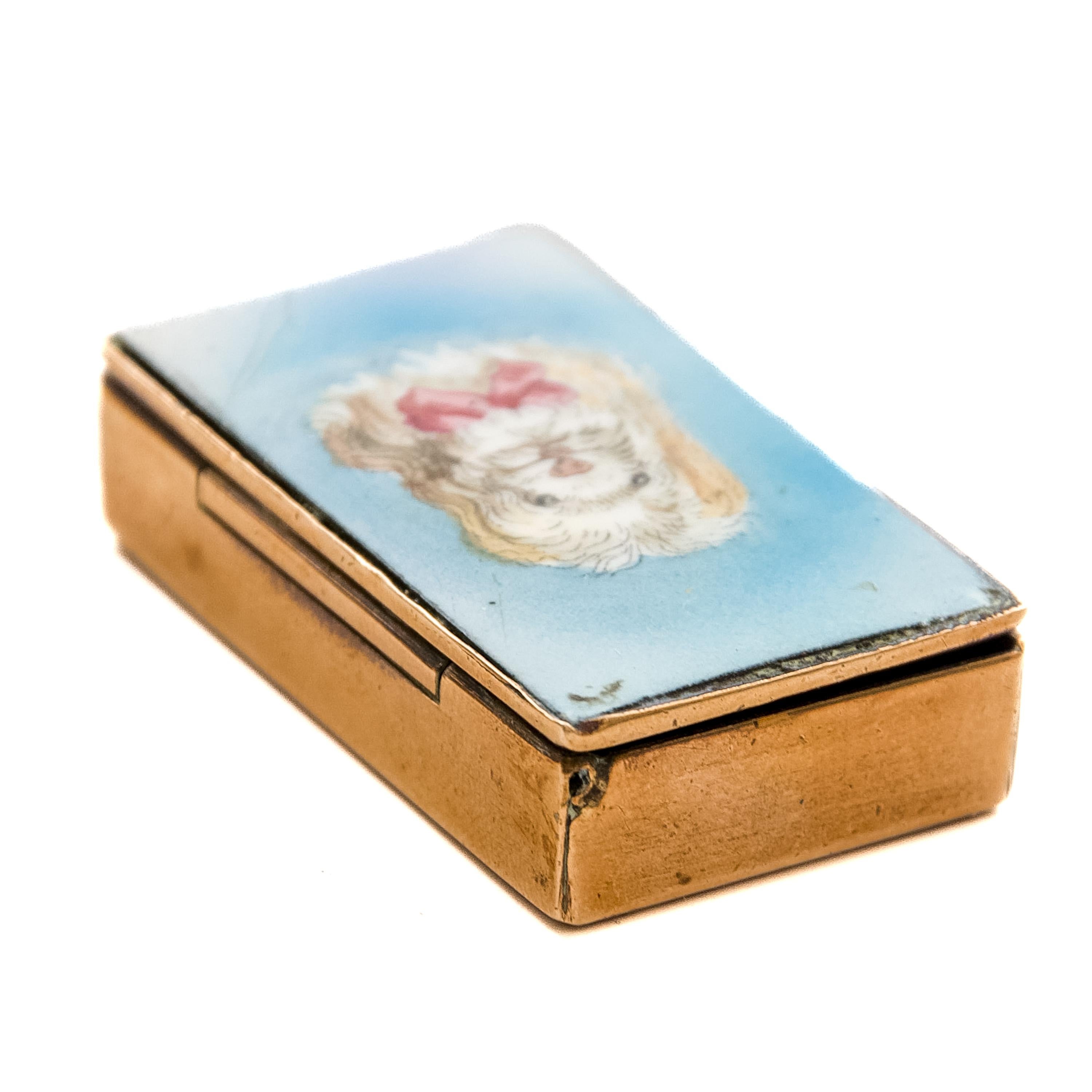 Antikes Emaille-Vesta-Gehäuse, das einen Hund mit roter Schleife darstellt, um 1900 im Angebot 3