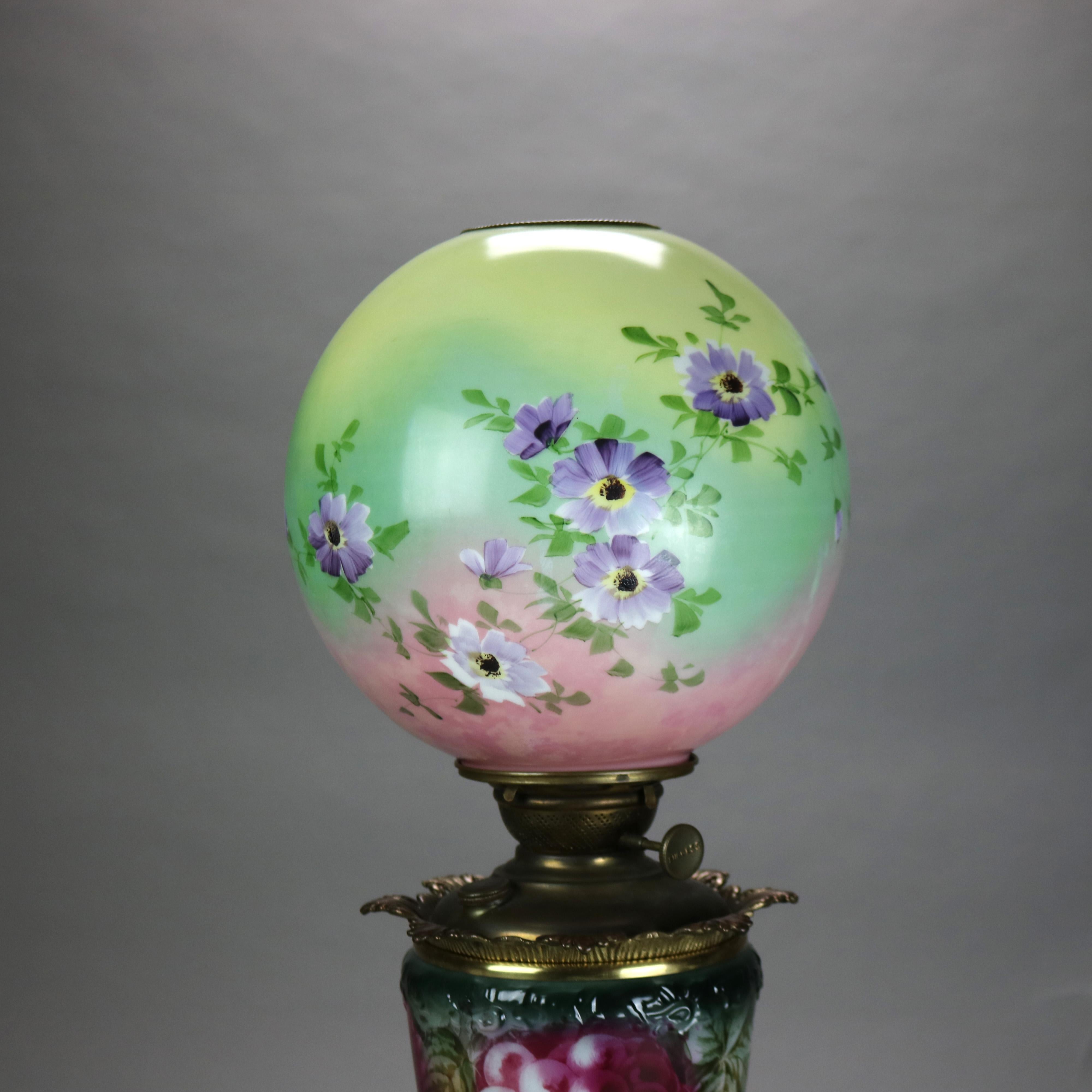 Américain Ancienne lampe en porcelaine émaillée et embossée avec le vent, vers 1890 en vente
