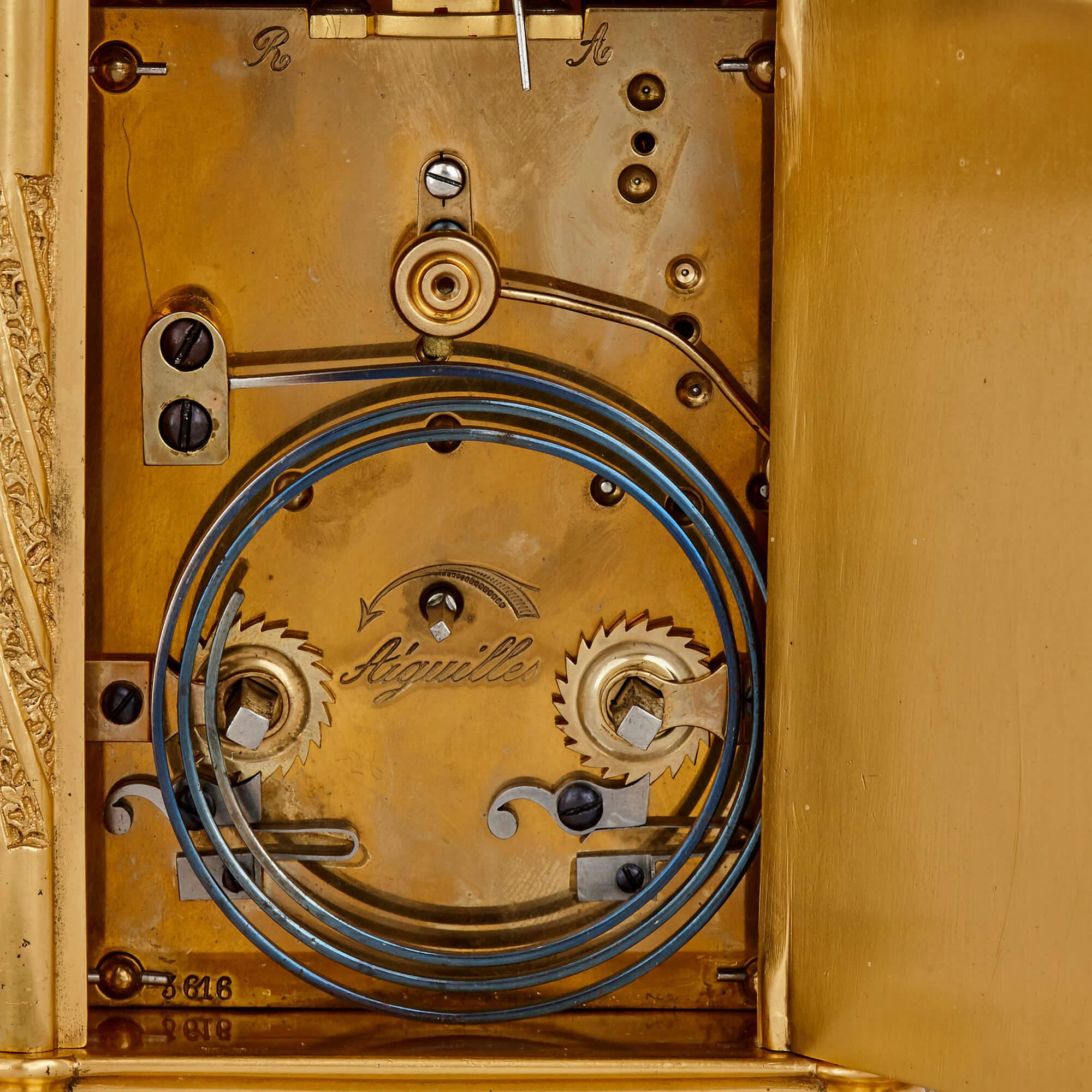 XIXe siècle Horloge ancienne en bronze doré et émaillé en vente