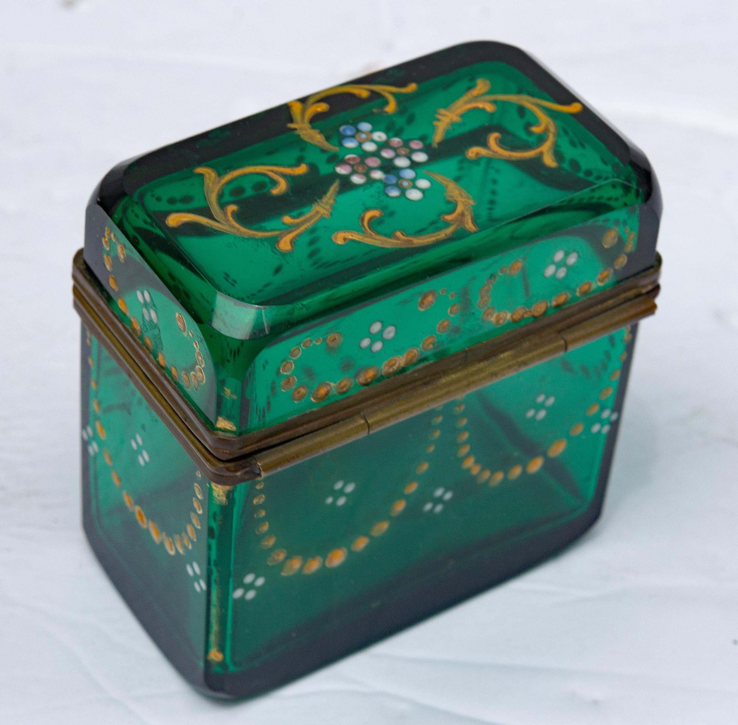 Antique emerald green glass trinket box. 19th century.