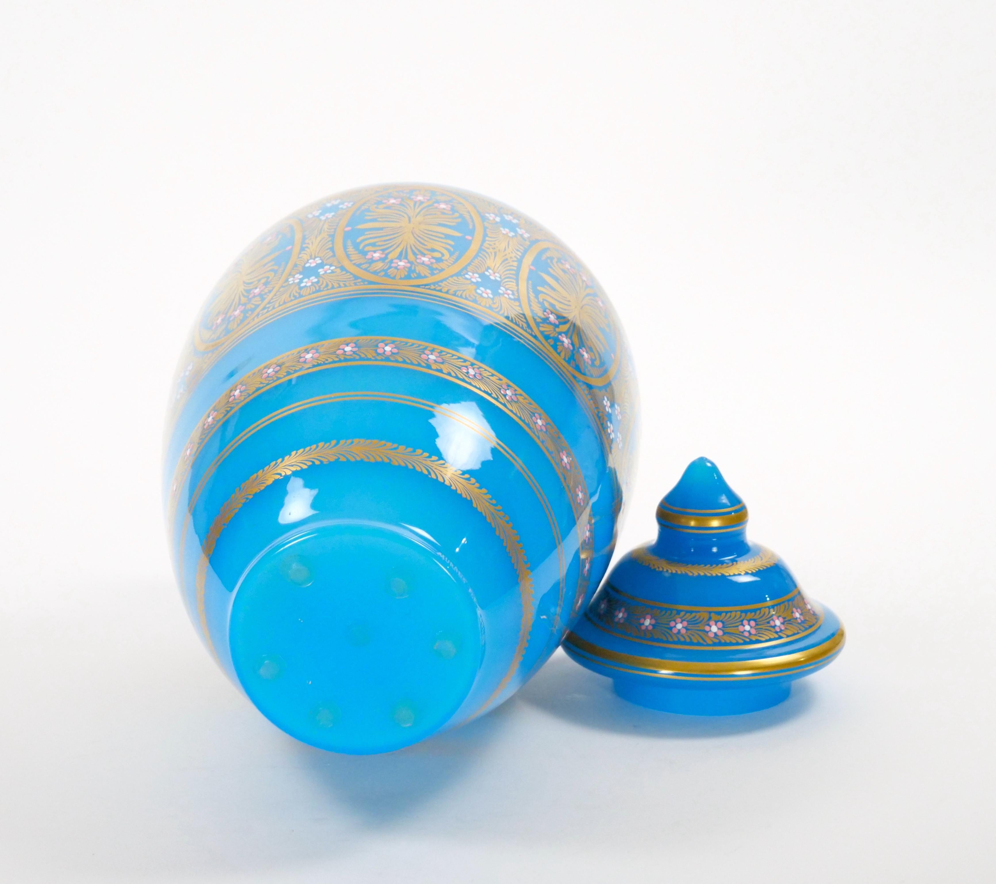 Antigua urna decorativa con tapa esmaltada opalina pintada y decorada a mano en venta 4