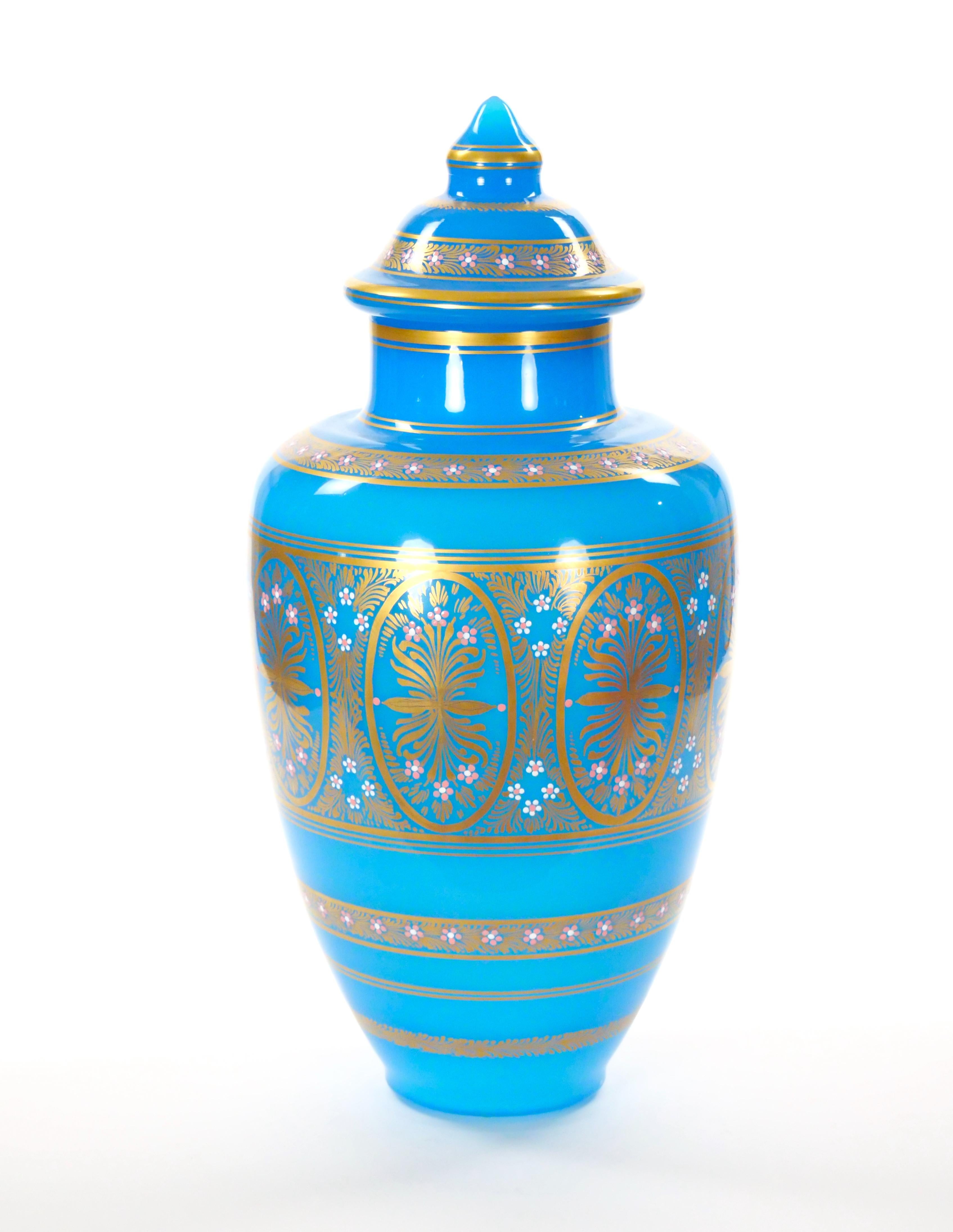 Antigua urna decorativa con tapa esmaltada opalina pintada y decorada a mano en venta 5