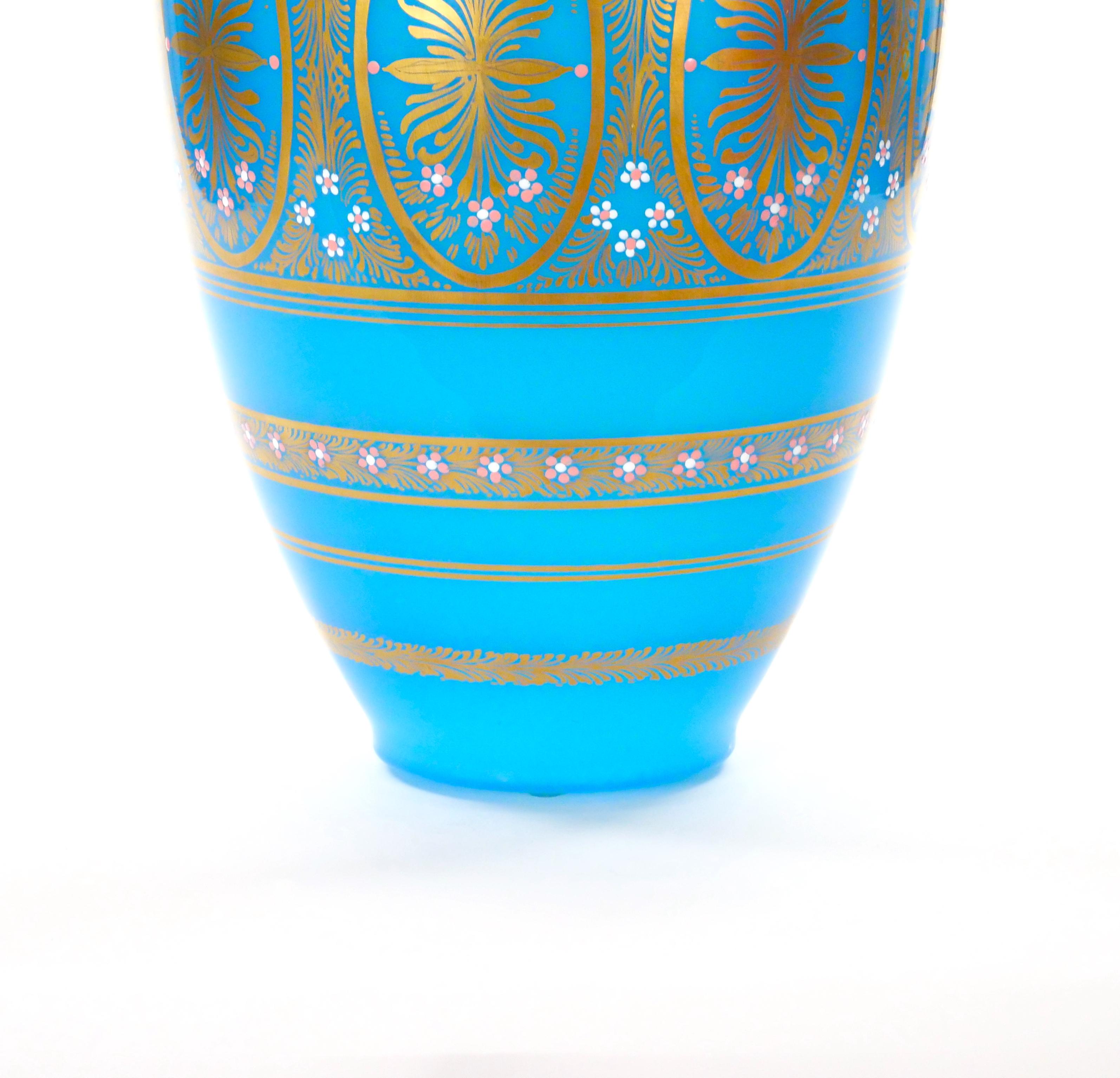 Antigua urna decorativa con tapa esmaltada opalina pintada y decorada a mano Italiano en venta