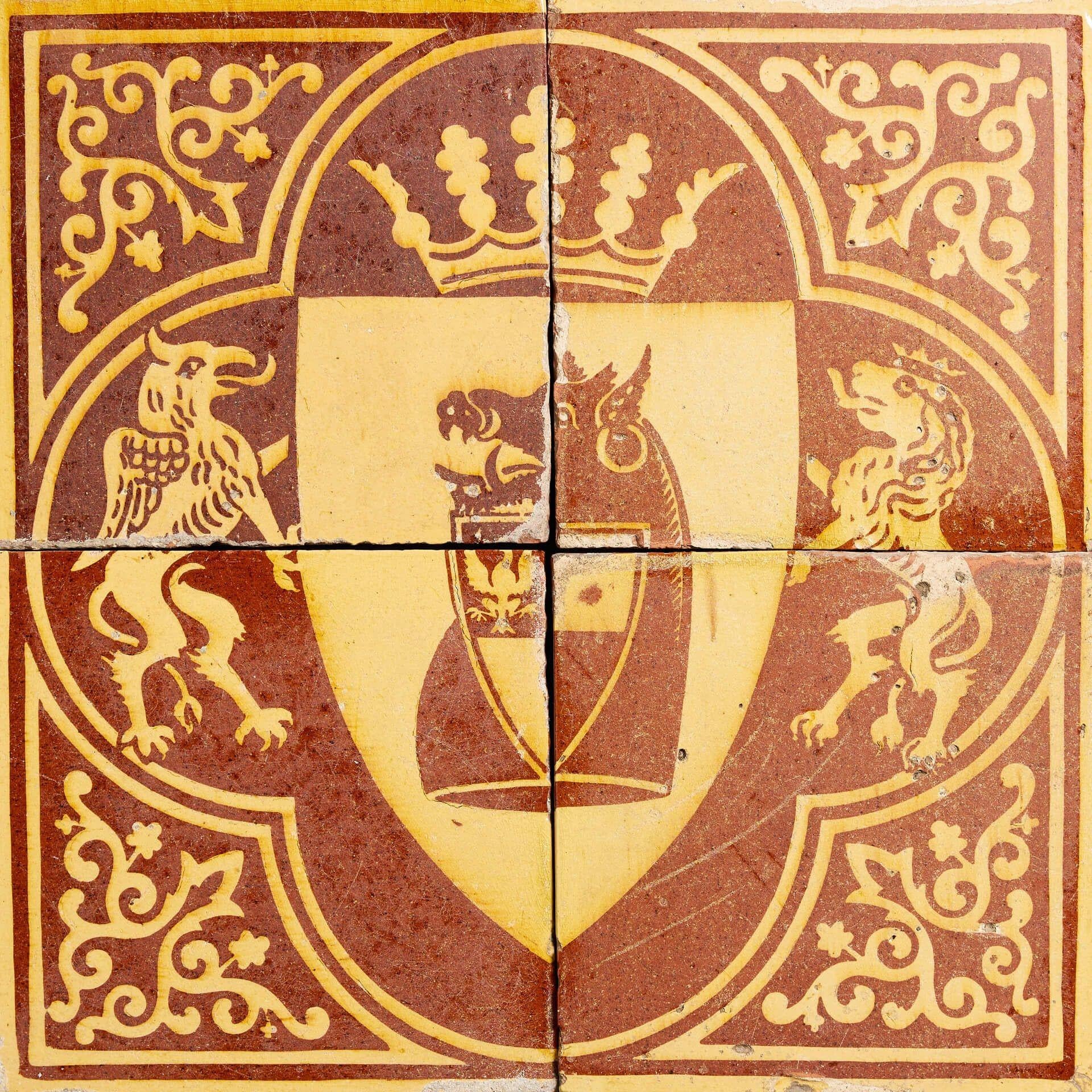 Inglese Pannello antico di piastrelle araldiche ad encausto di Chamberlain & Co in vendita