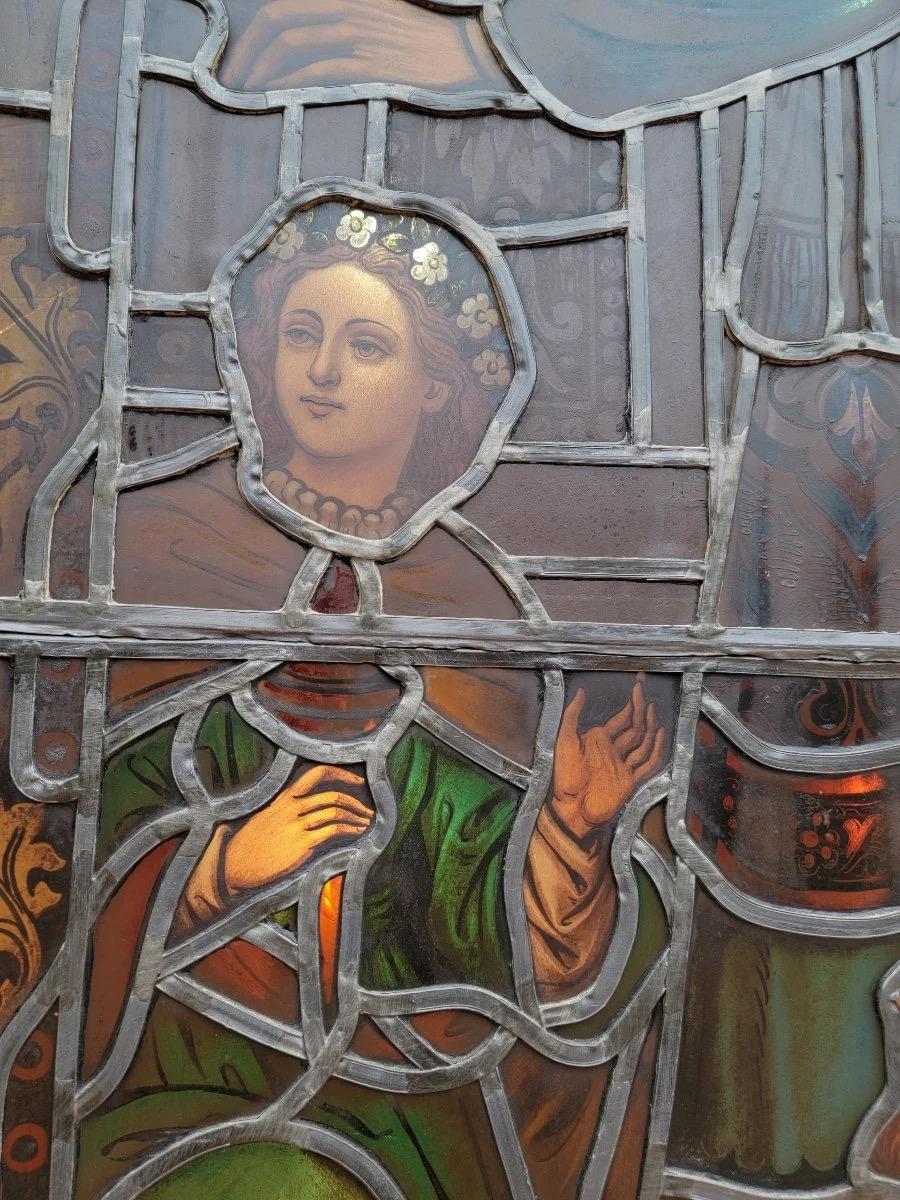Boîte lumineuse ancienne avec fenêtre d'église en verre teinté en vente 2