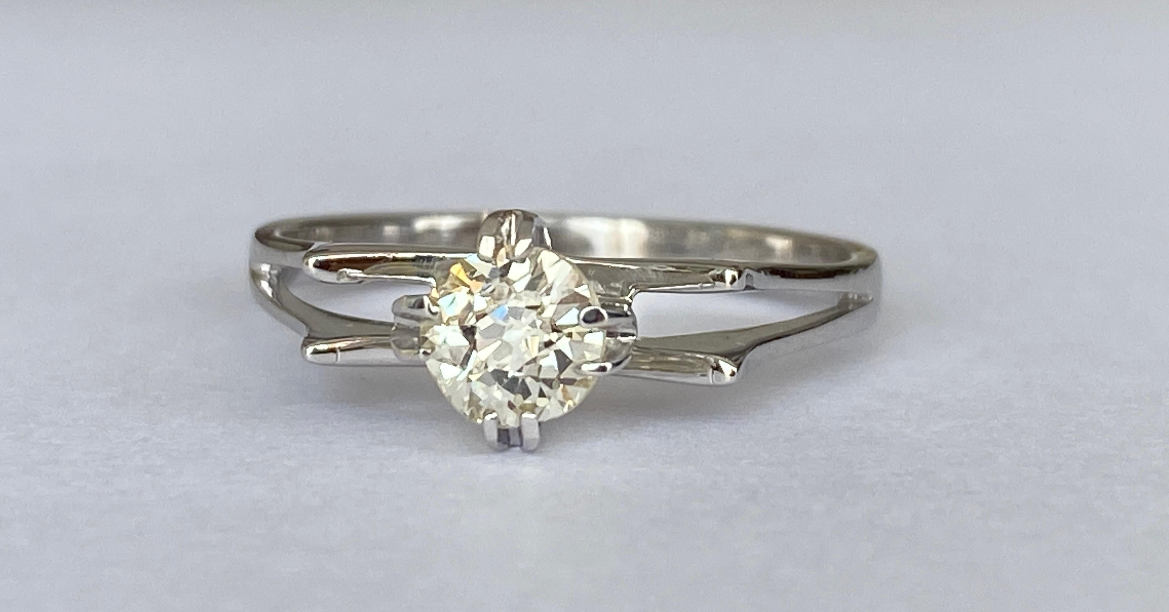 Engagement antique 18 kt white gold solitaire ring with 1 Bolshevik cut diamond in the midden, approx. 0.55 crt of quality L/SI2. 
Gold content: 18 (approved)
Weight: 3.6 grams
Ring size:18.50 mm
Offered in good condition is antique 18 kt white gold