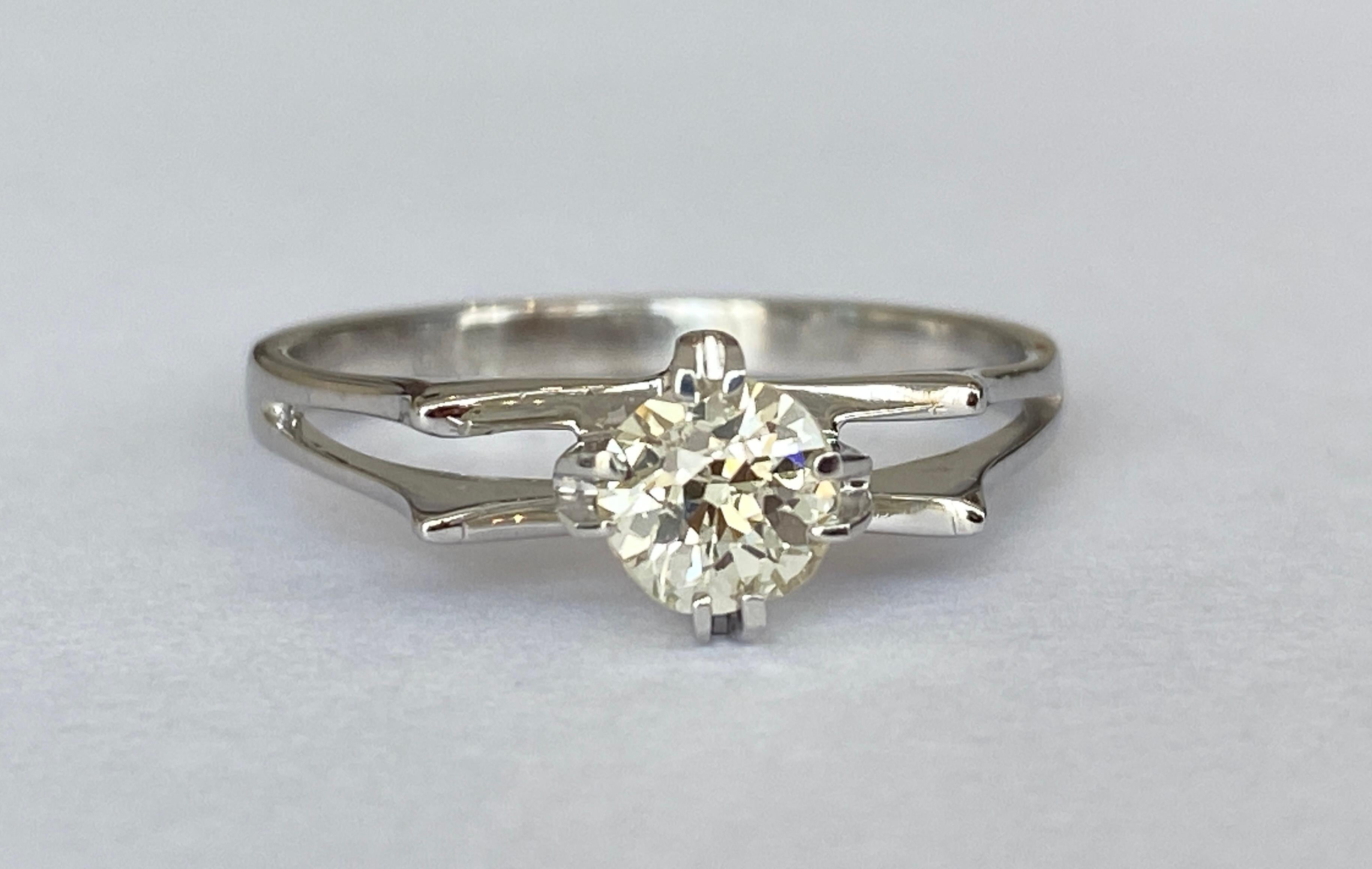 Retro Antique Engagement Diamond  gold ring For Sale