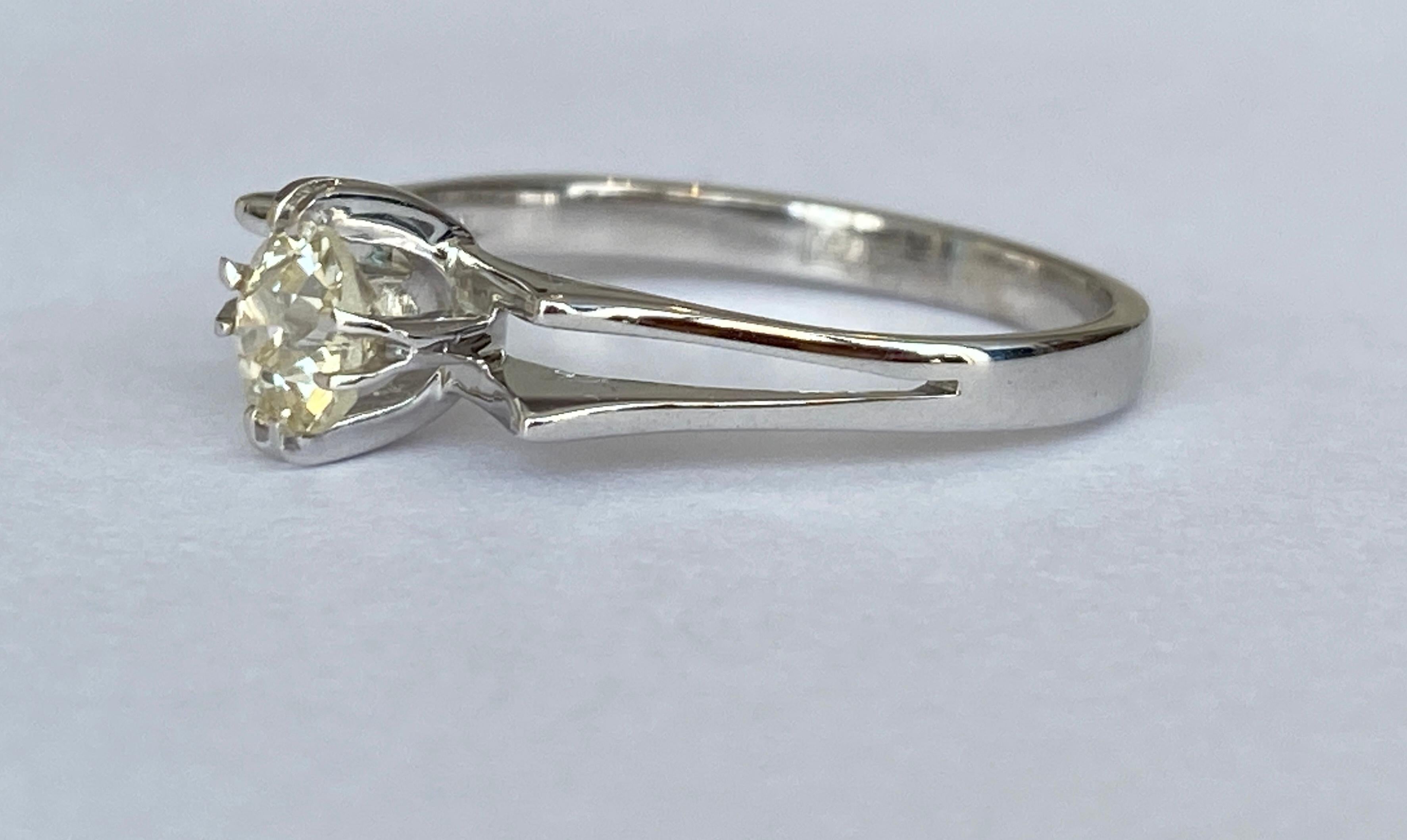 Women's Antique Engagement Diamond  gold ring For Sale