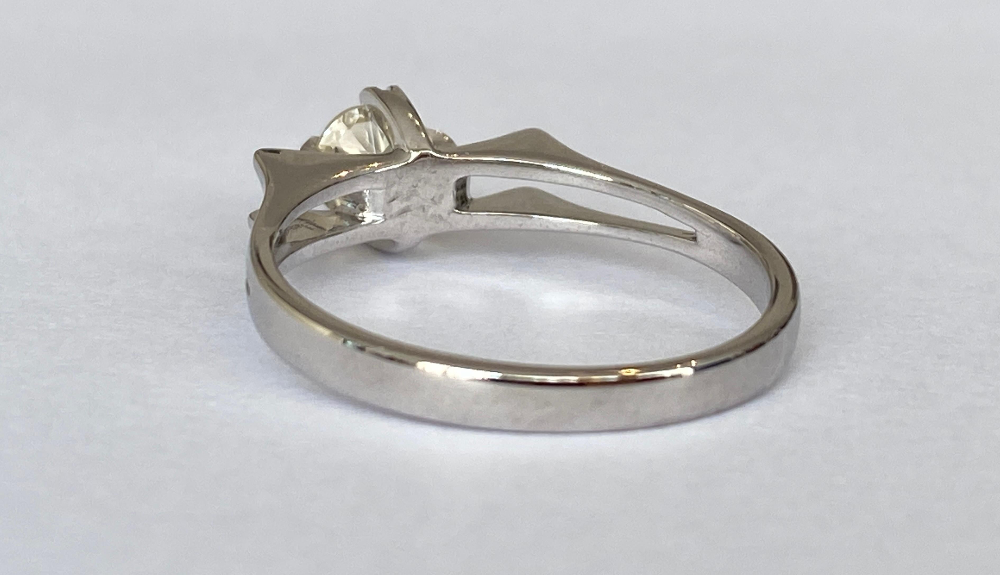 Antique Engagement Diamond  gold ring For Sale 1