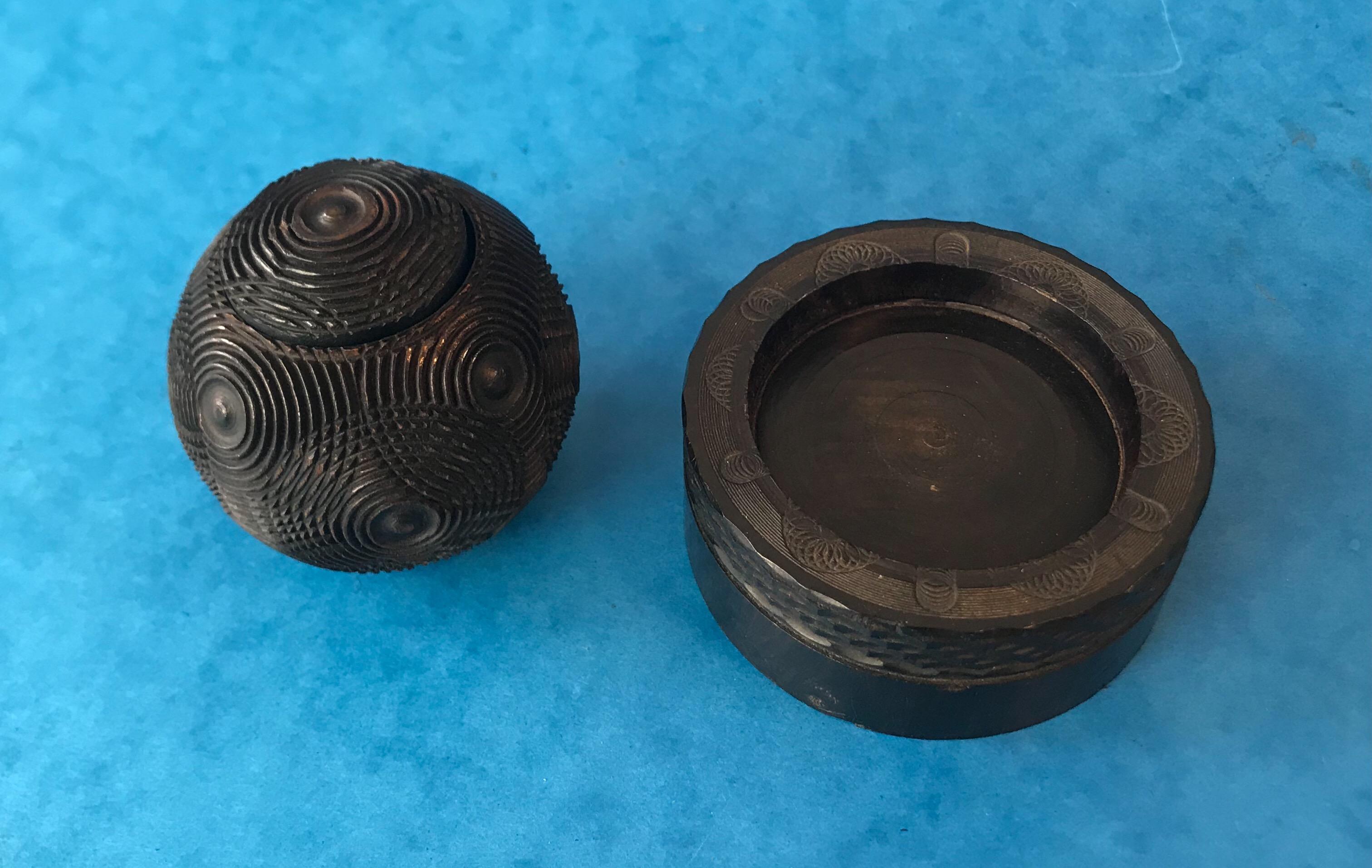 Antique Engine Turned Puzzle Ball Box In Good Condition In Windsor, Berkshire