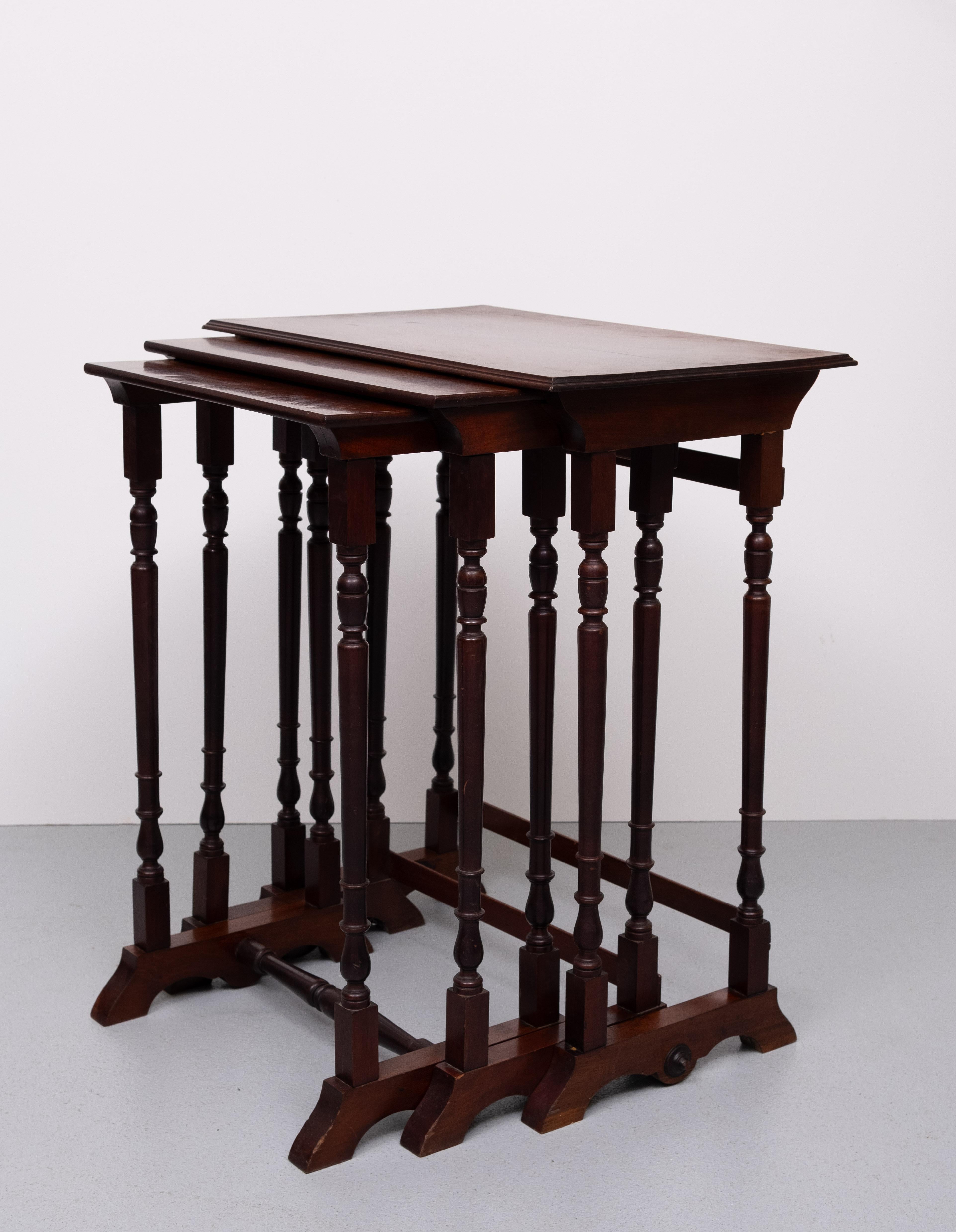 Antique England Victorian nesting tables  1880s For Sale 2