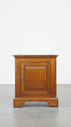 Antique English 1-door cabinet/side table from the mid/late 19th century