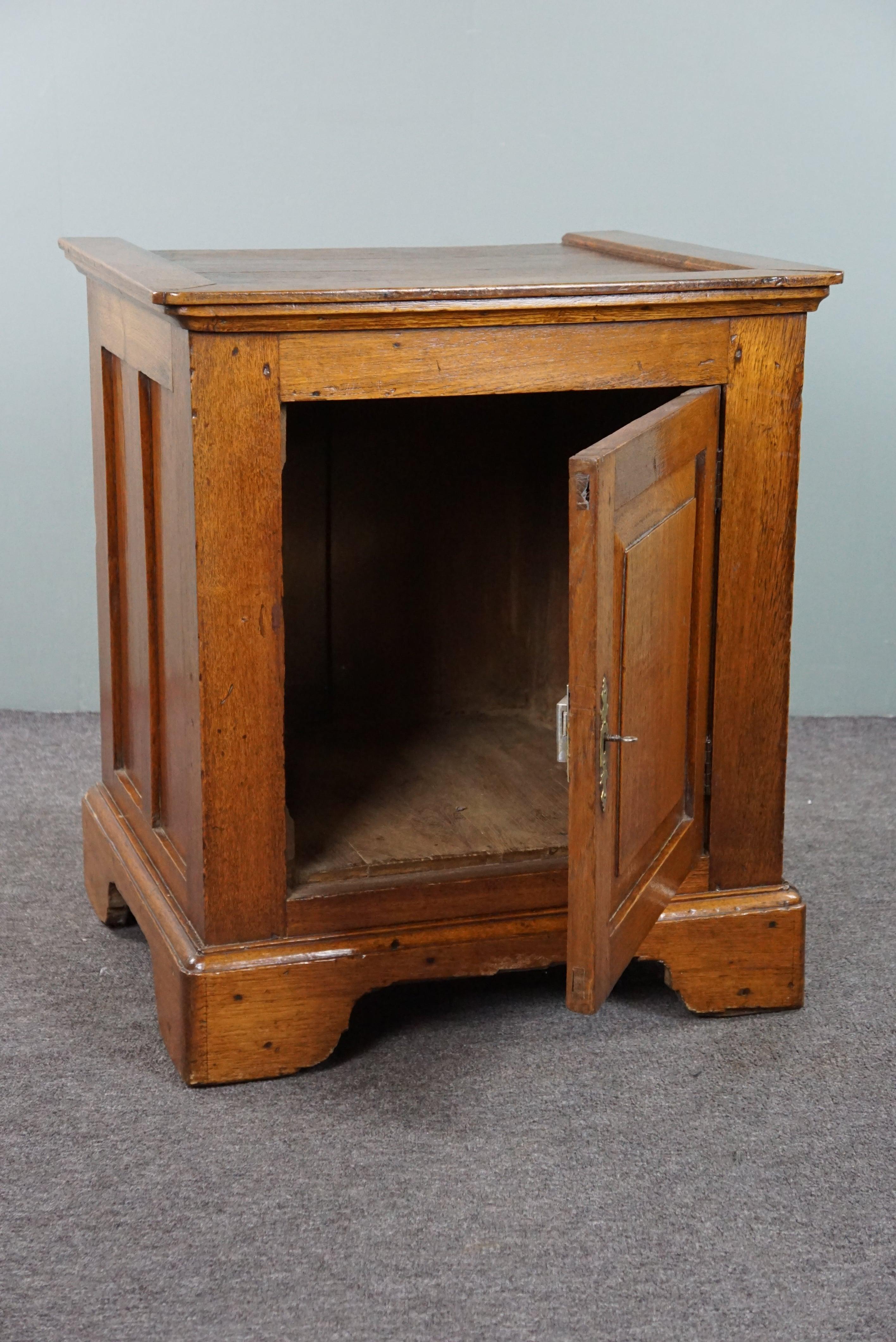 Antique English 1-door cabinet/side table, mid/late 19th century In Good Condition For Sale In Harderwijk, NL