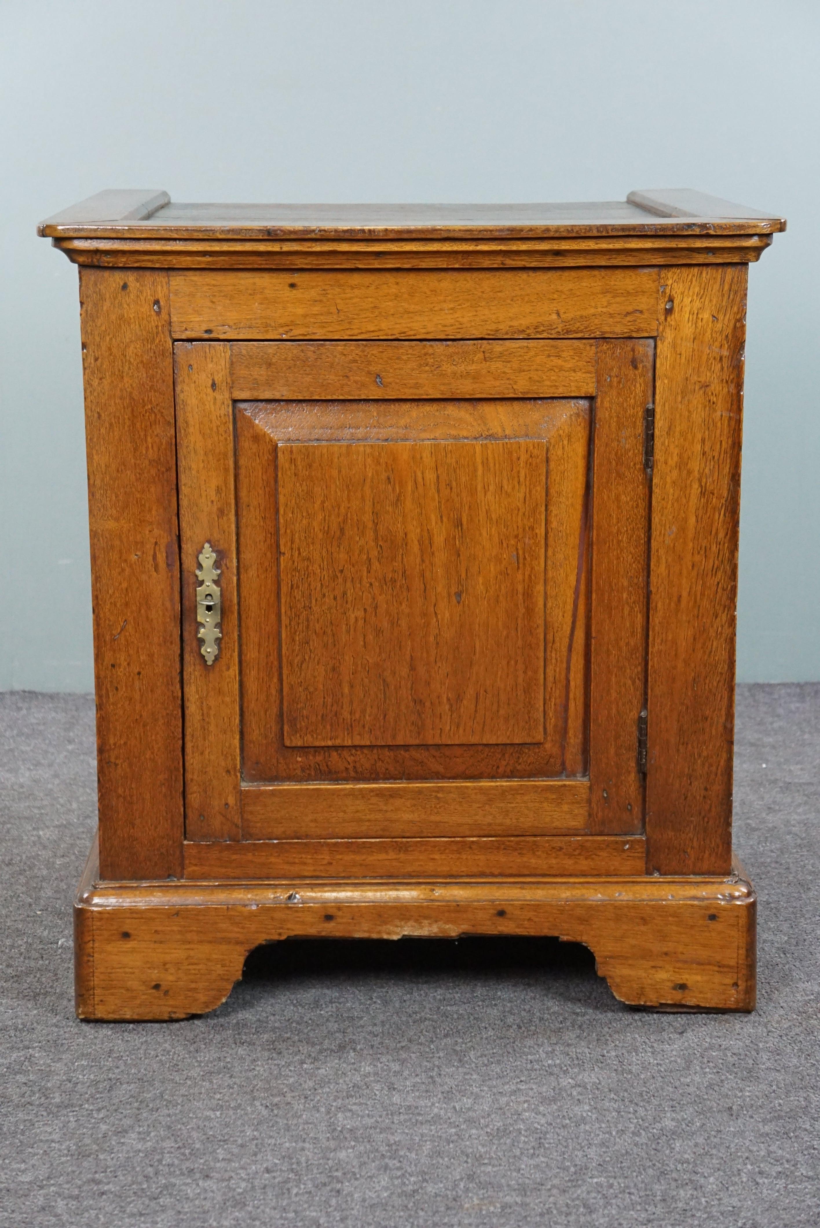 19th Century Antique English 1-door cabinet/side table, mid/late 19th century For Sale