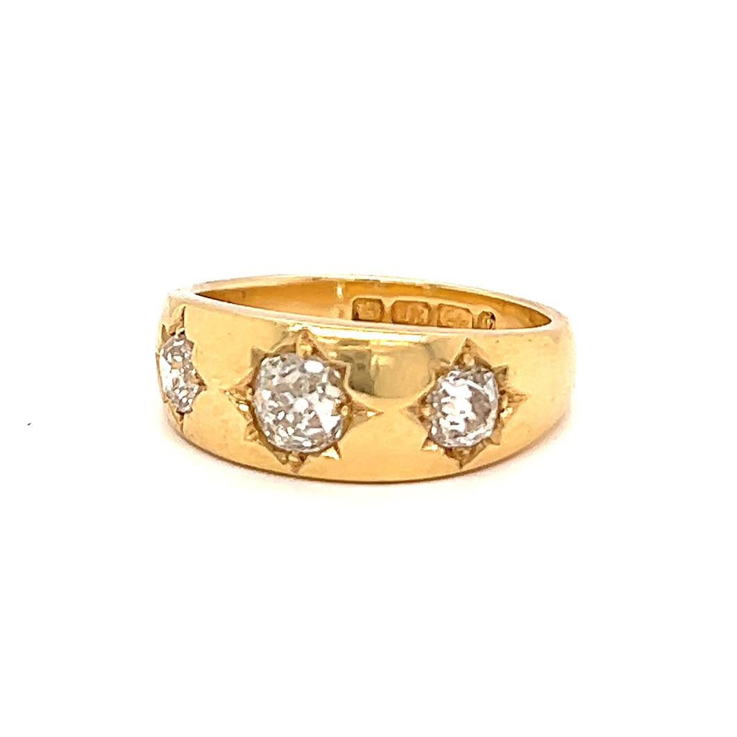 Late Victorian Antique English 1.20 Carats Old Mine Cut Diamonds 18K Gold Three Stone Ring