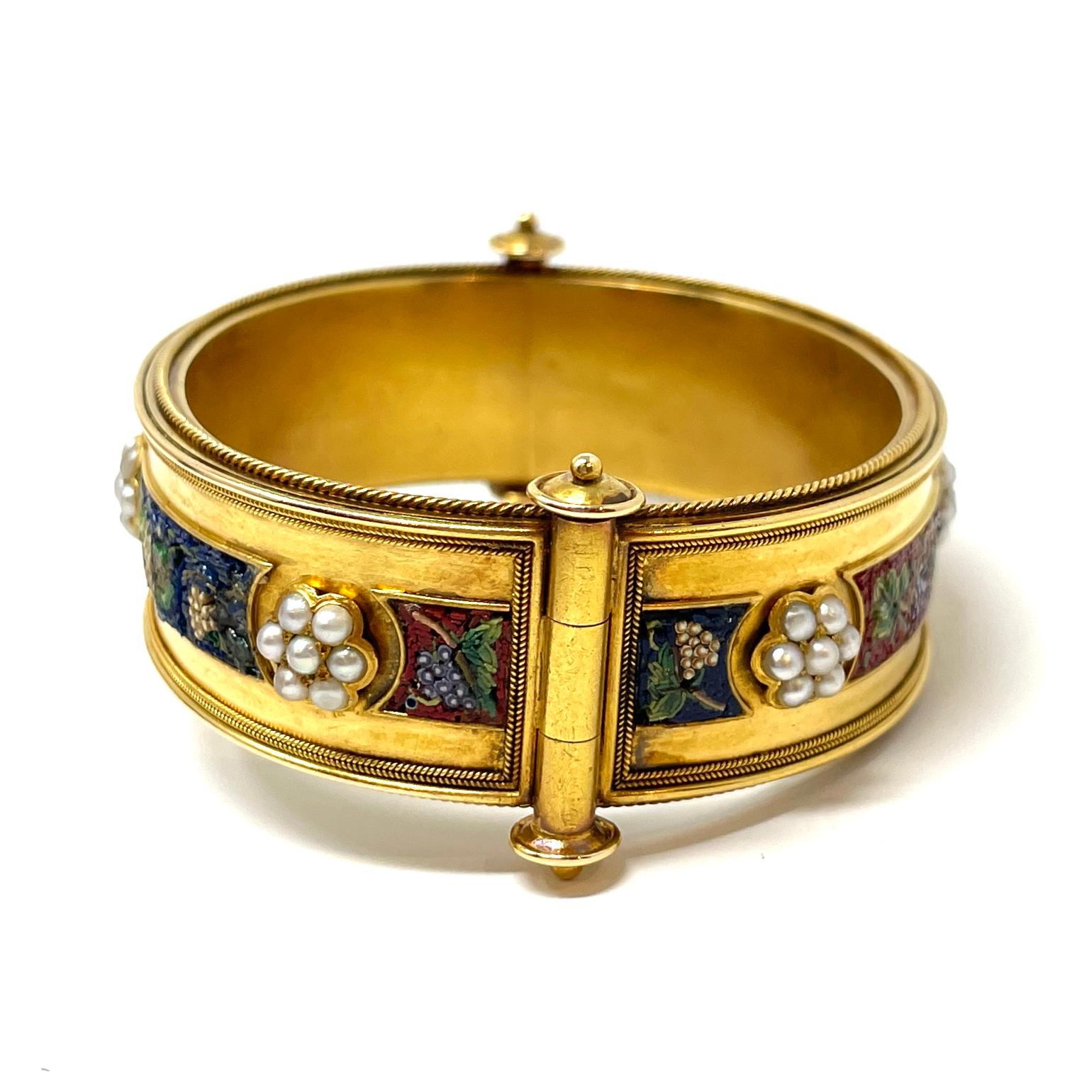 Antiker englischer Armreif aus 15 Karat Gold und Mikromosaik, 19. Jahrhundert (Neoetruskisch)
