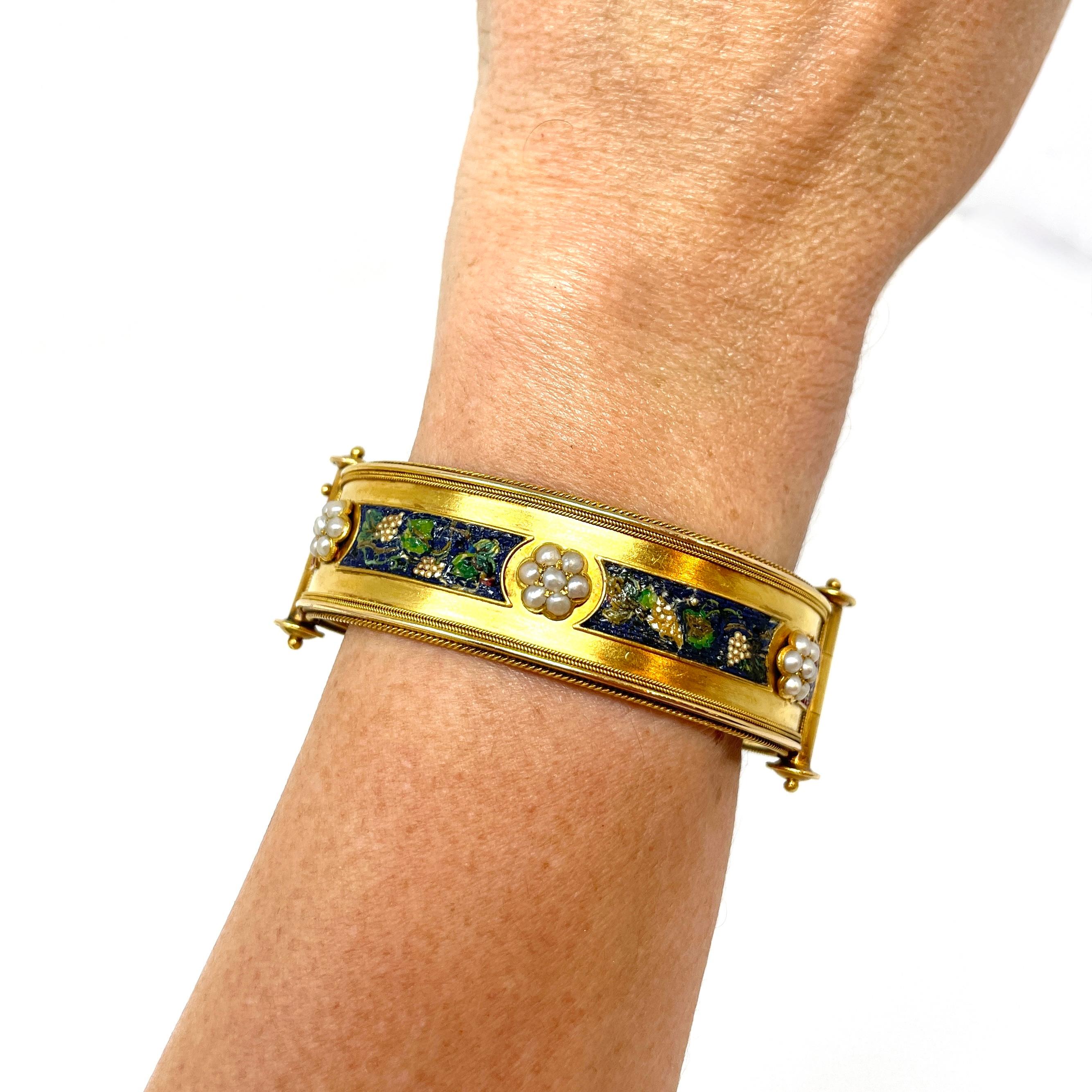 Antiker englischer Armreif aus 15 Karat Gold und Mikromosaik, 19. Jahrhundert 1