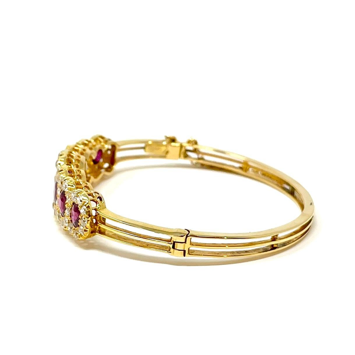 Bracelet anglais ancien en or 15 carats avec rubis et diamants, vers 1880-1900 Unisexe en vente