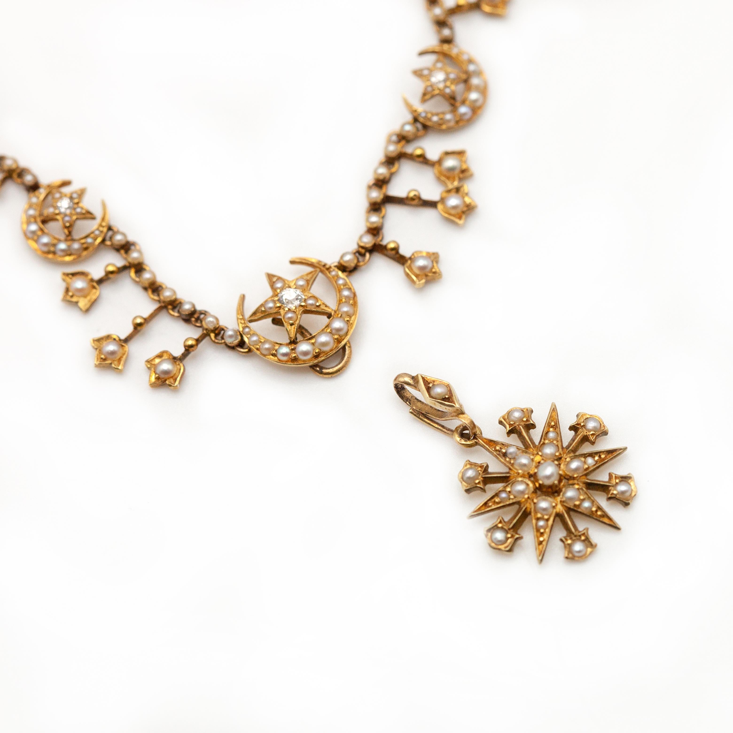 Taglio rotondo Collana con ciondolo a forma di stella in oro giallo con diamanti e perle di seme inglese 15CT in vendita