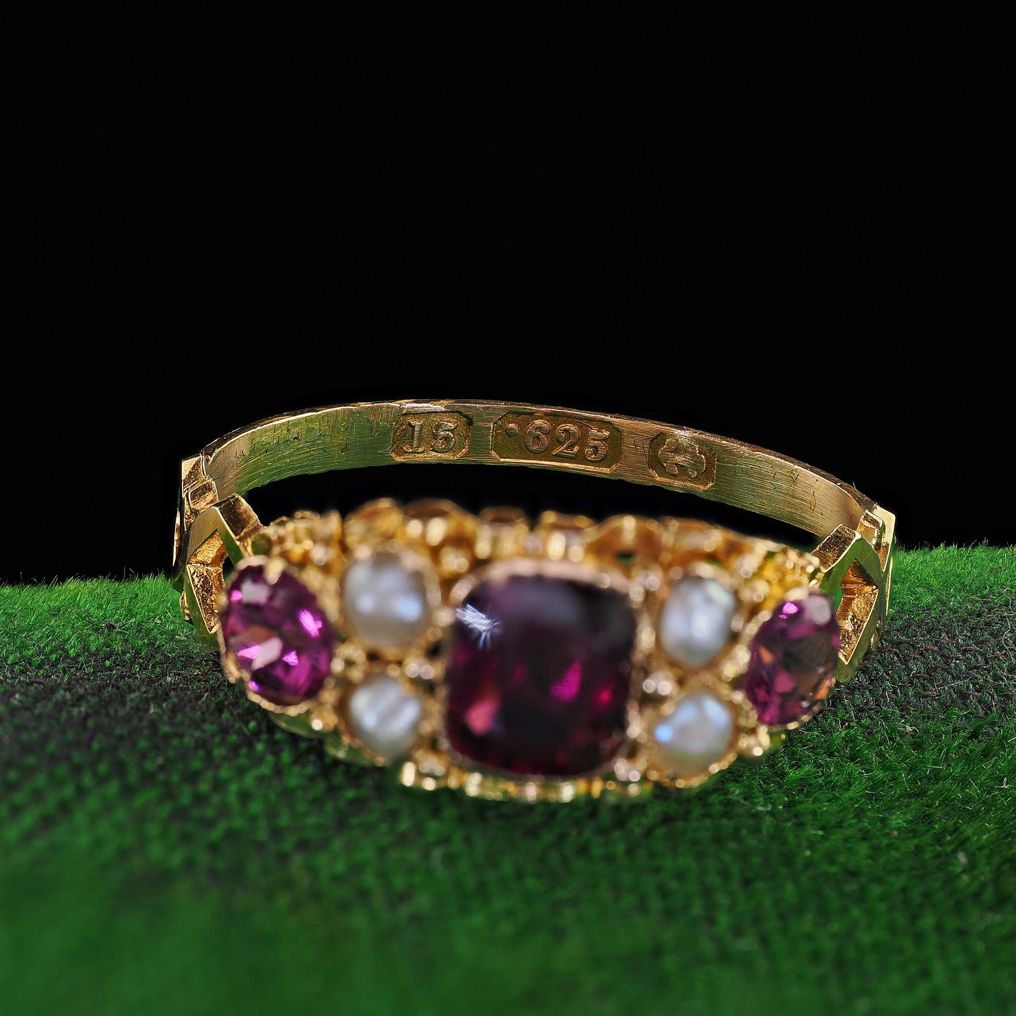 Antique English 15K Yellow Gold Rhodolite Garnet and Pearl Ring For Sale 1