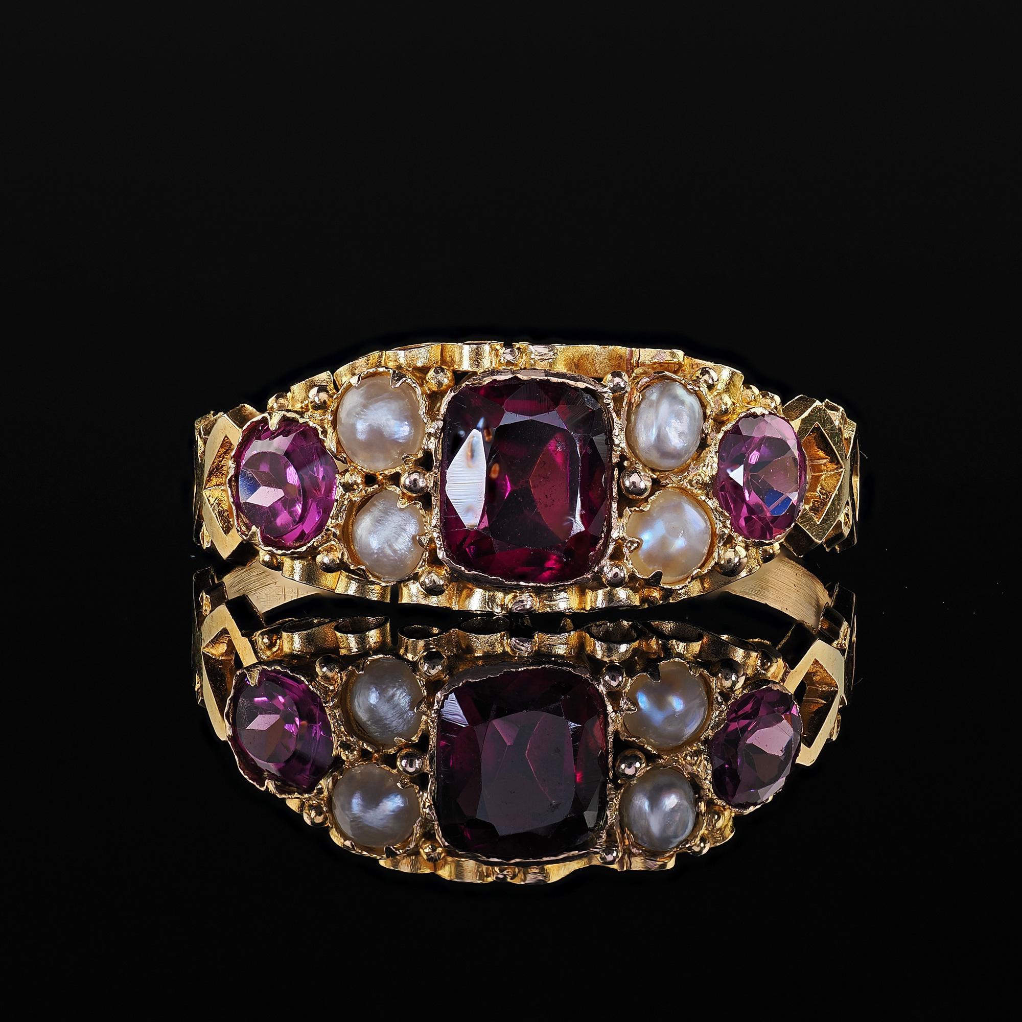 Antique English 15K Yellow Gold Rhodolite Garnet and Pearl Ring For Sale 2