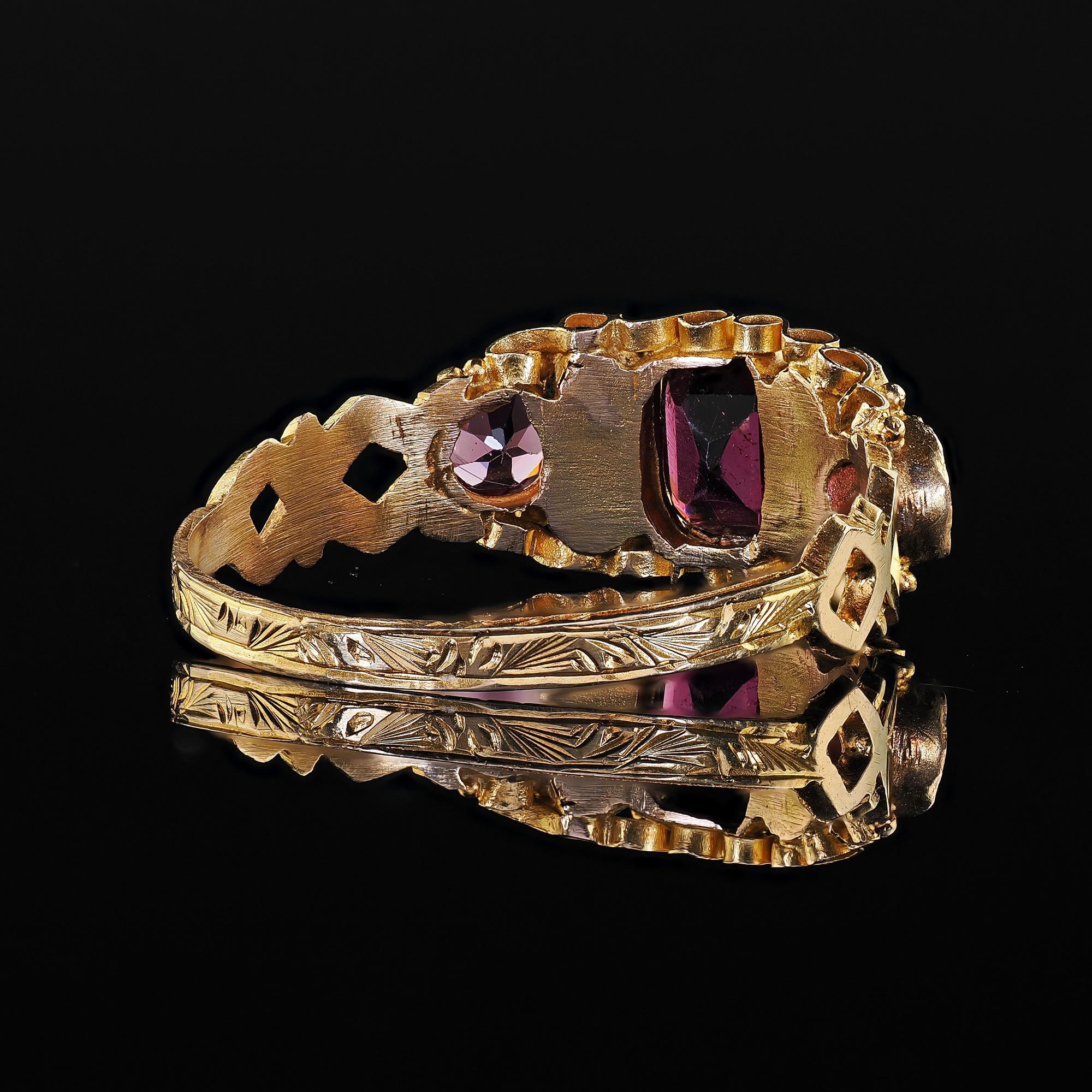 Antique English 15K Yellow Gold Rhodolite Garnet and Pearl Ring For Sale 3