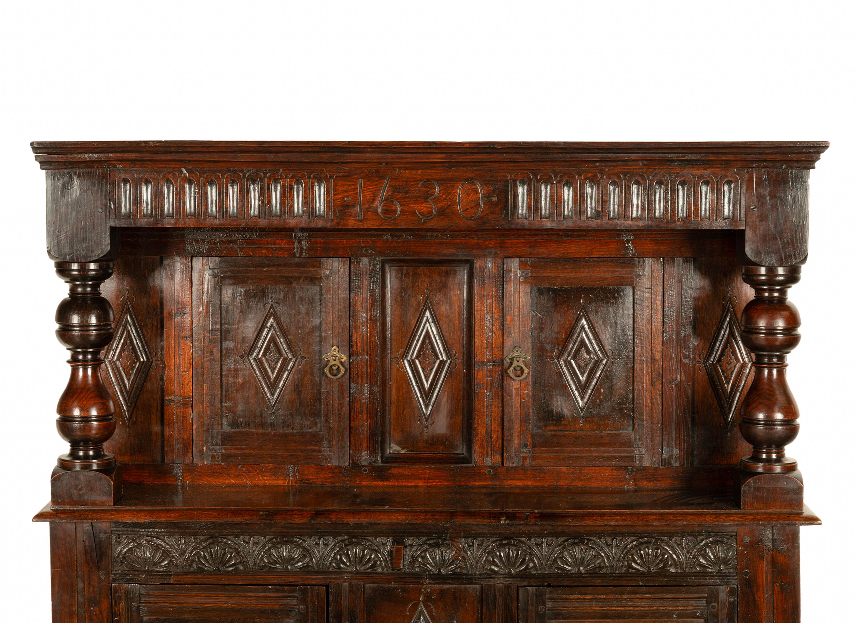 Antique English 17th Century Charles I Carved Oak Court Cupboard Cabinet 1630 en venta 4