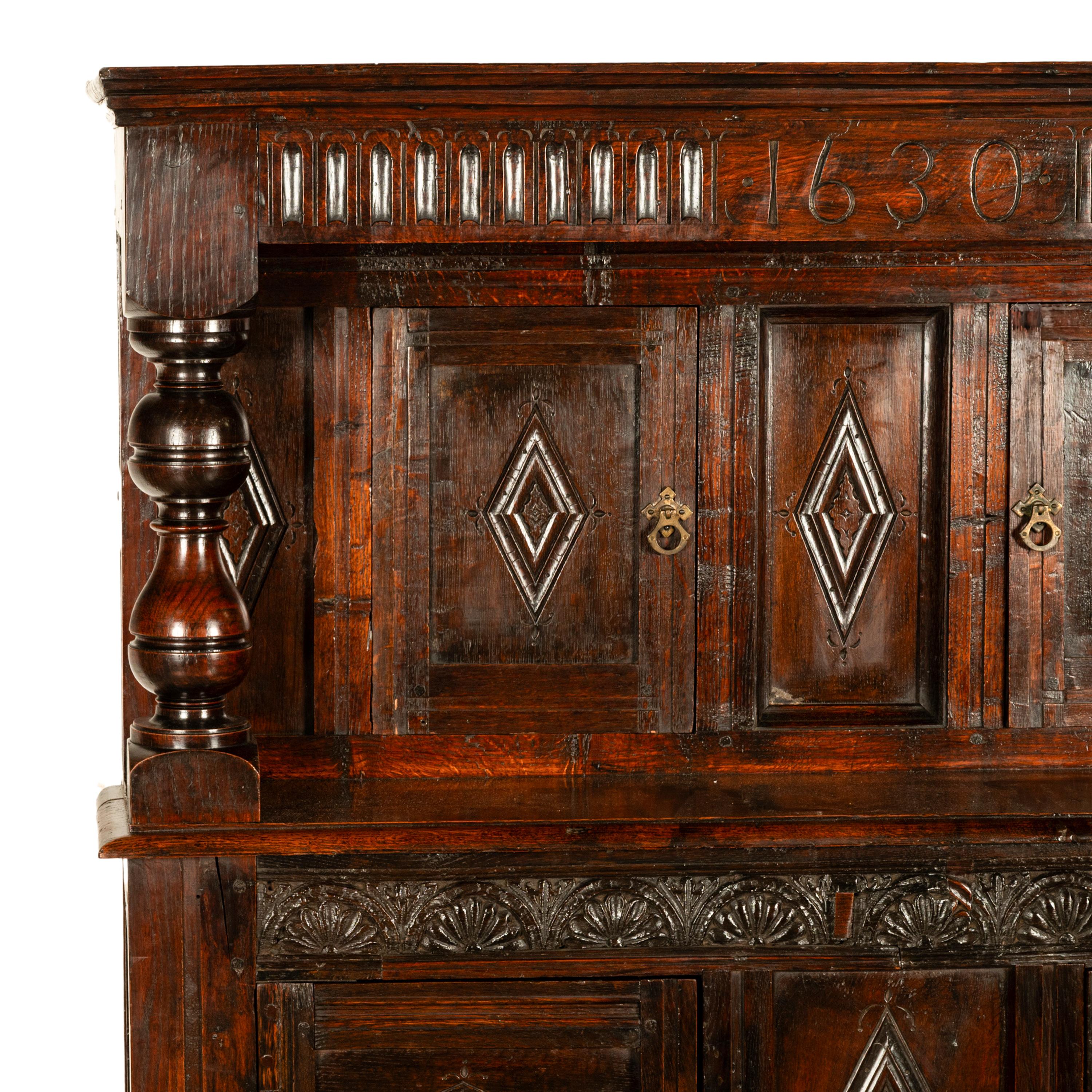 Antique English 17th Century Charles I Carved Oak Court Cupboard Cabinet 1630 en venta 6