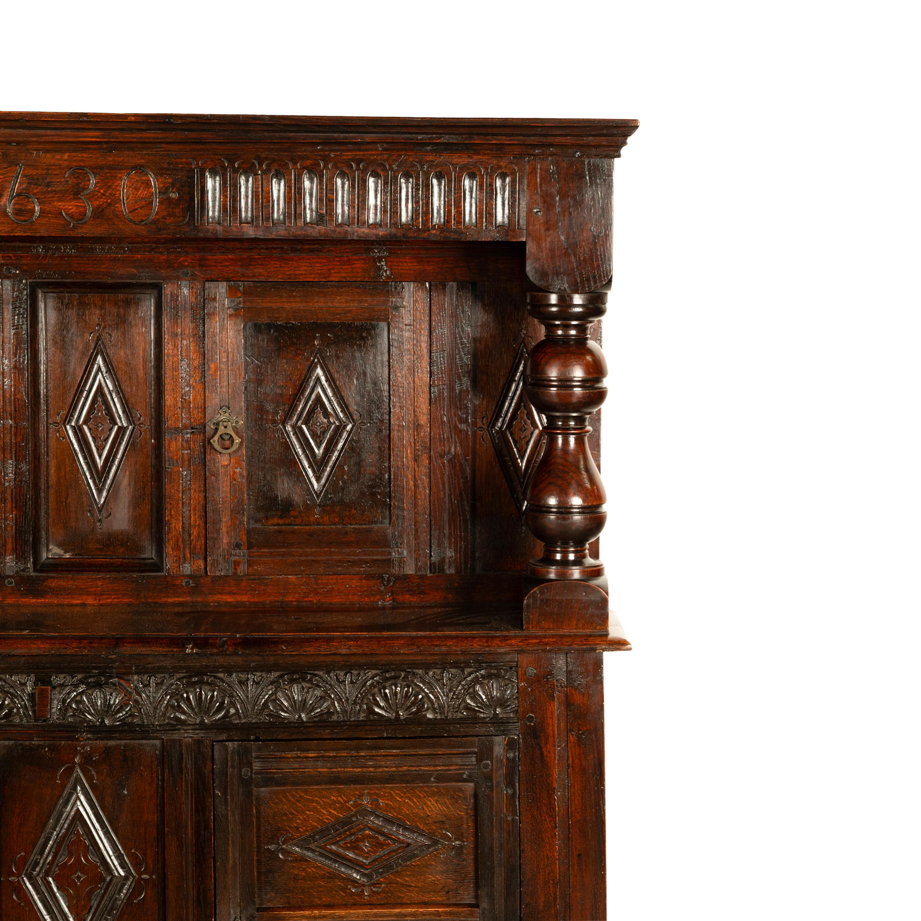 Antique English 17th Century Charles I Carved Oak Court Cupboard Cabinet 1630 in vendita 7