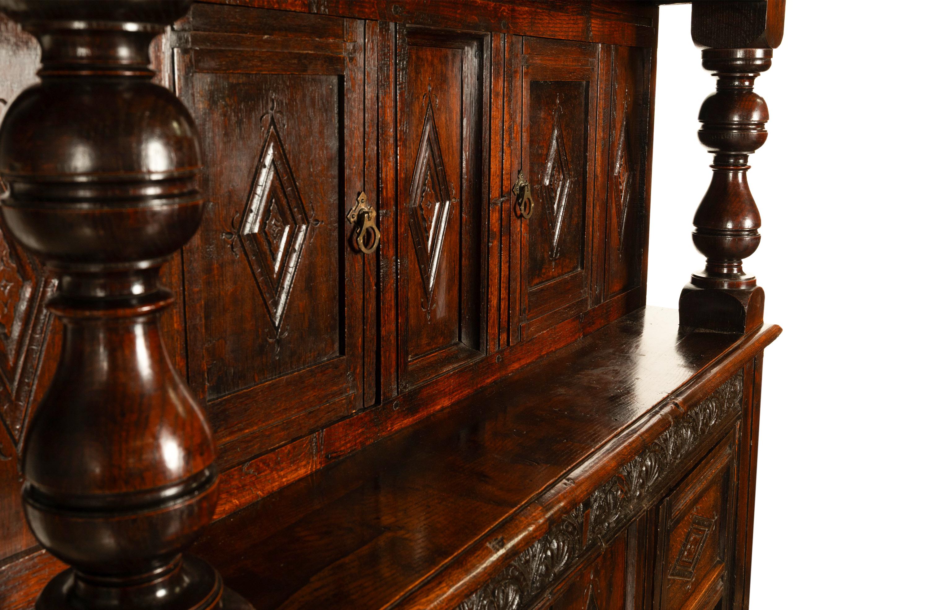 Antique English 17th Century Charles I Carved Oak Court Cupboard Cabinet 1630 en venta 8
