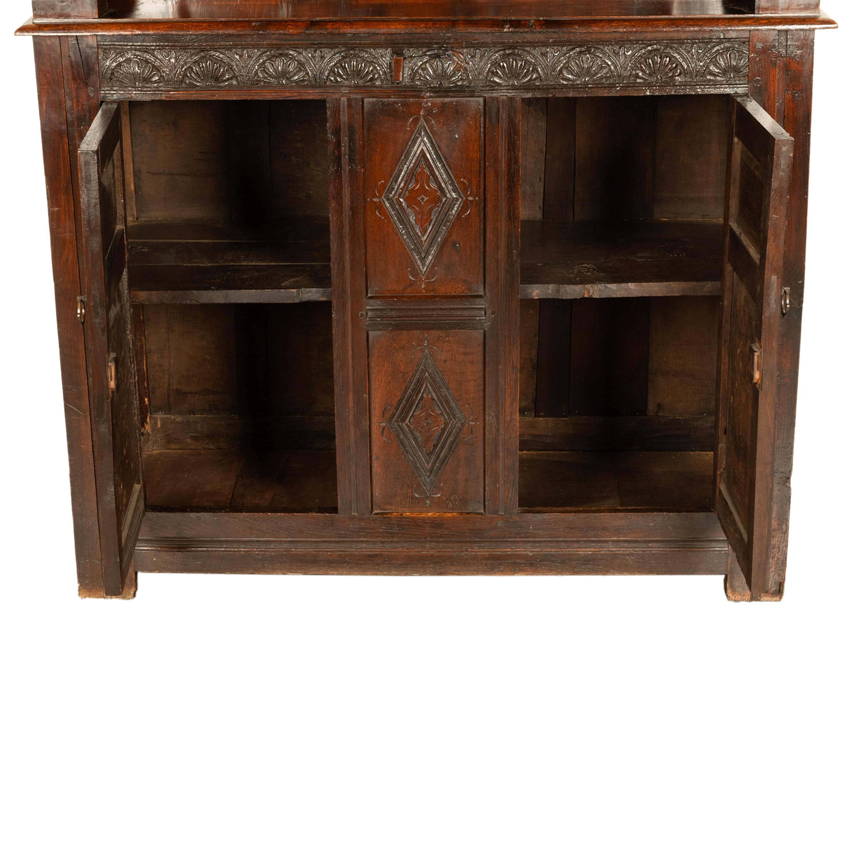 Antique English 17th Century Charles I Carved Oak Court Cupboard Cabinet 1630 en venta 10