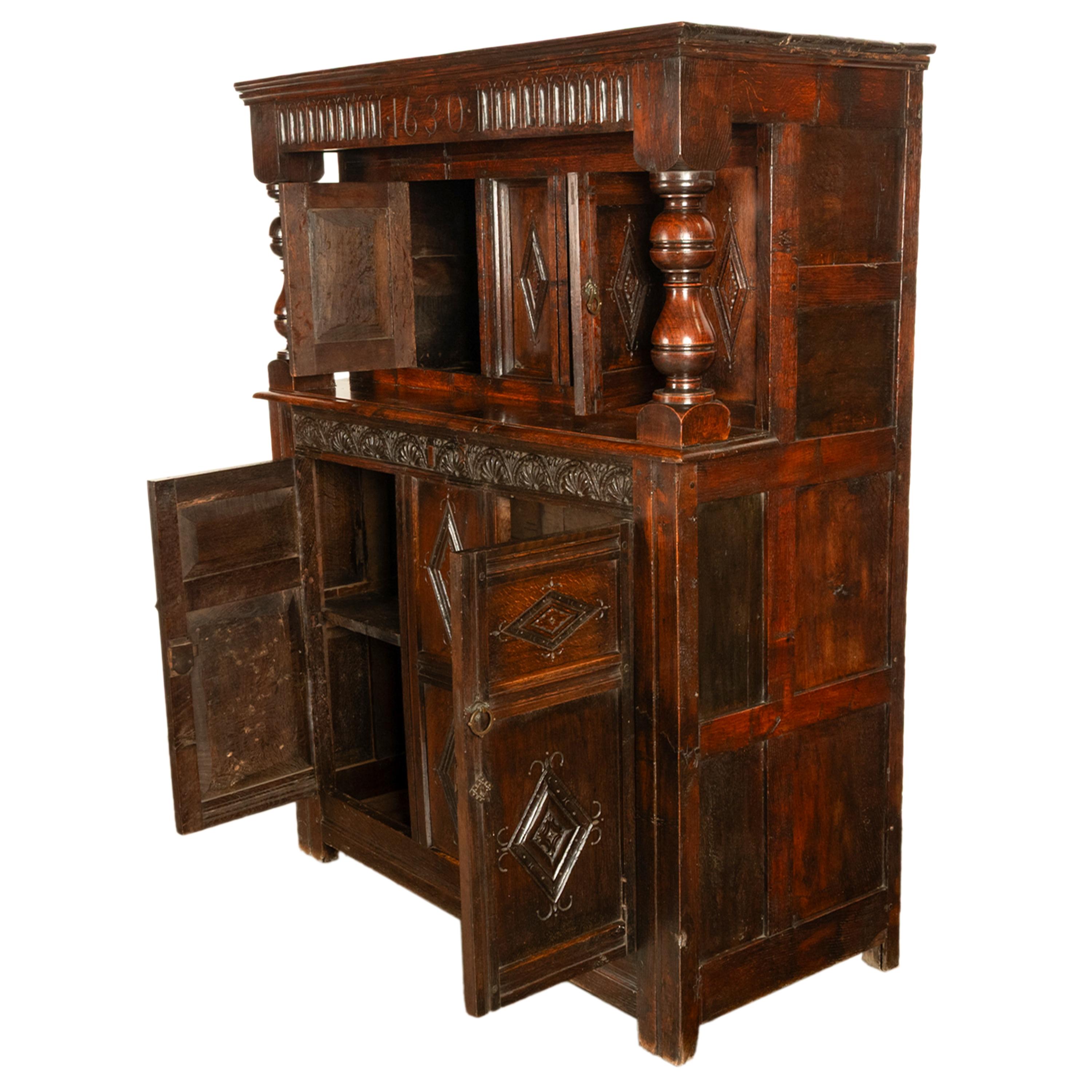 Antique English 17th Century Charles I Carved Oak Court Cupboard Cabinet 1630 en venta 1
