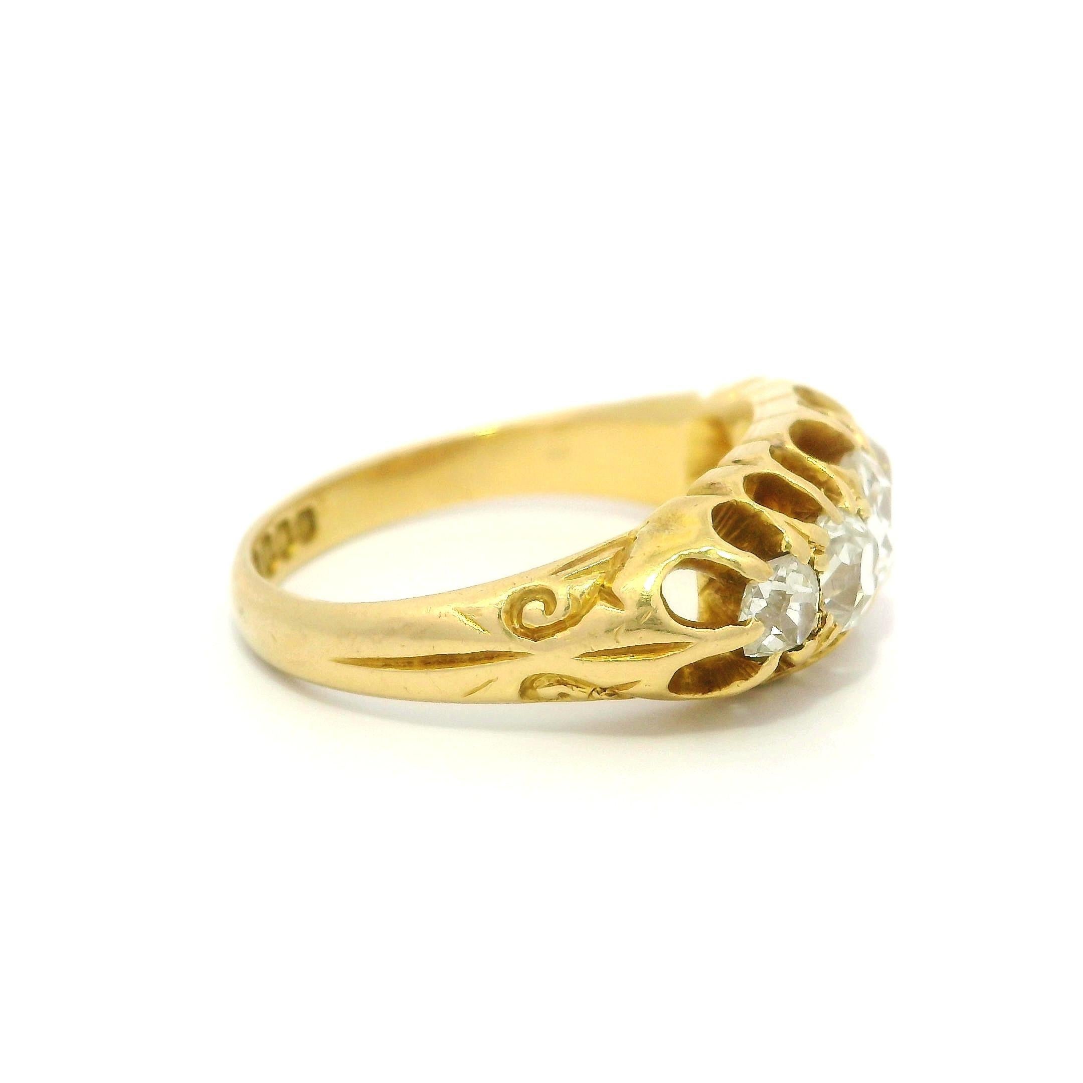 Antique English 18k Gold 1.4ct Chunky Old Mine Cut Diamond 5 Stone Band Ring en venta 7